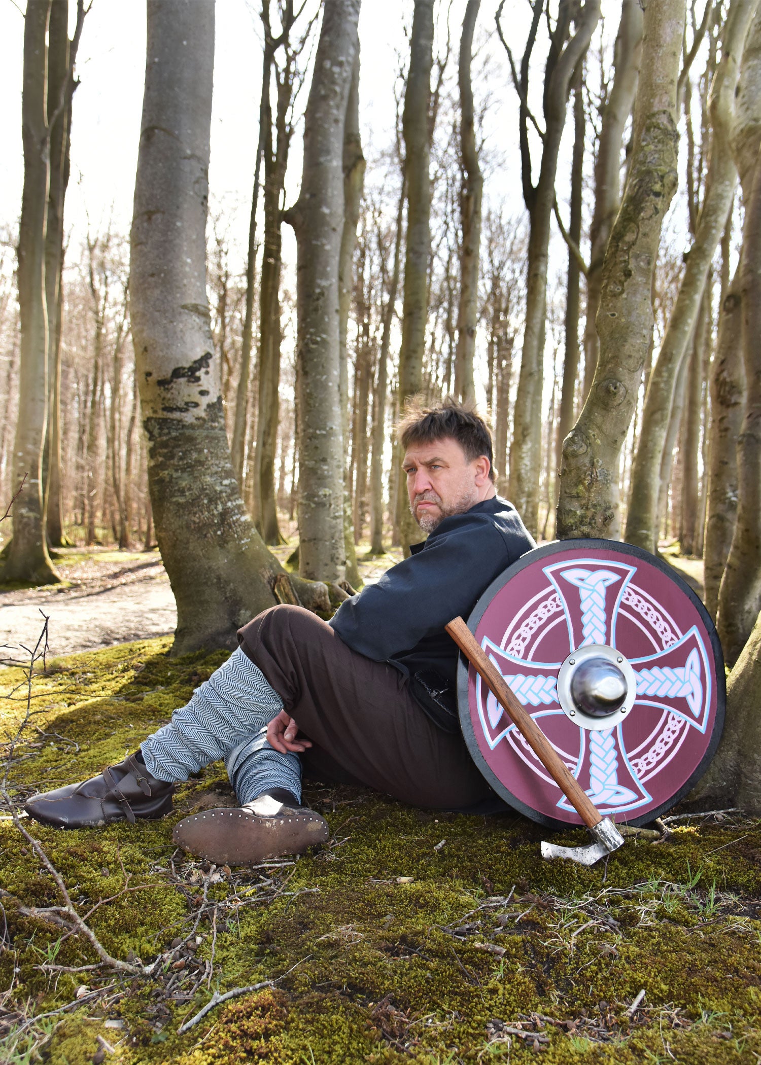 Imagen única de: Escudo Vikingo De Cruz Celta Pintado A Mano 24"