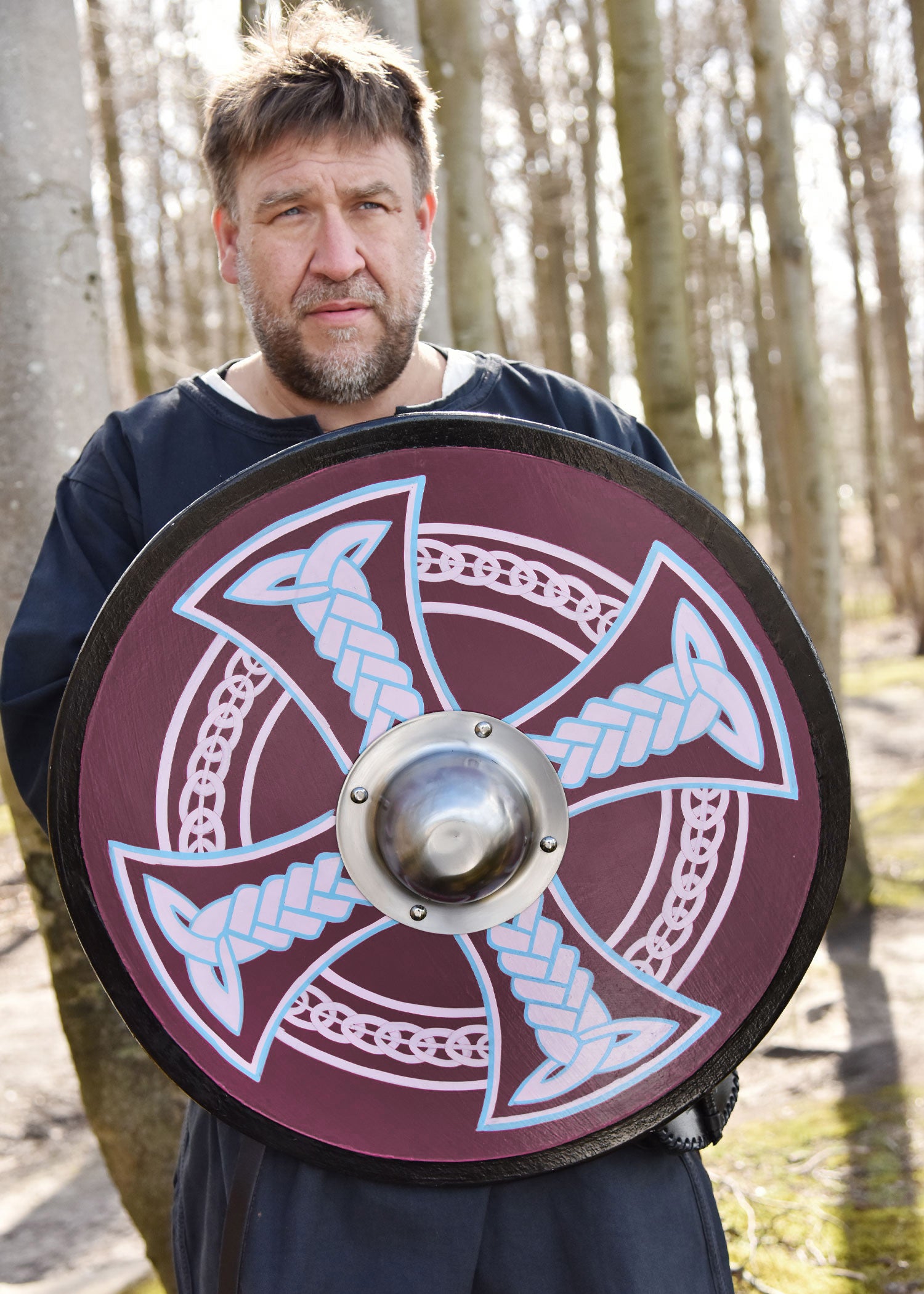 Imagen única de: Escudo Vikingo De Cruz Celta Pintado A Mano 24"