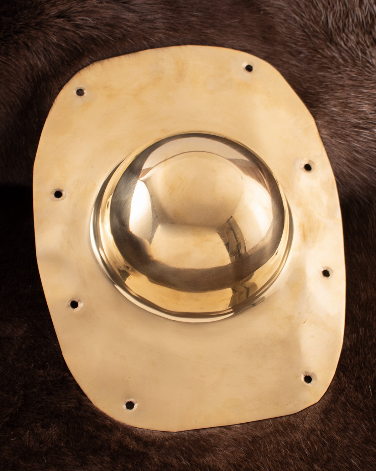 Imagen única de: Umbo, Saliente De Escudo Romano Con Tornillos, Latón