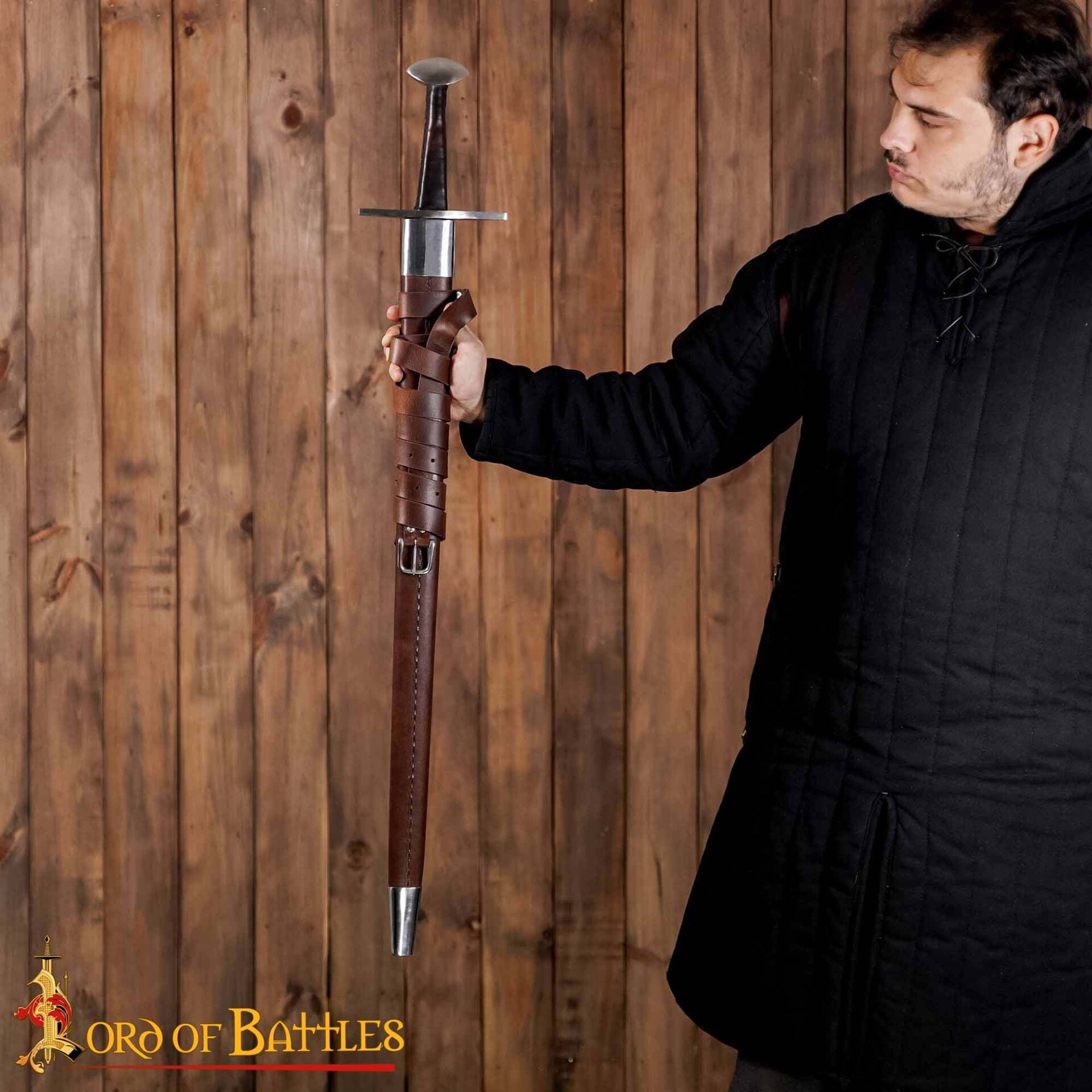 Imagen única de: Espada Larga Normanda Forjada a Mano con Vaina de Cuero - Funcional