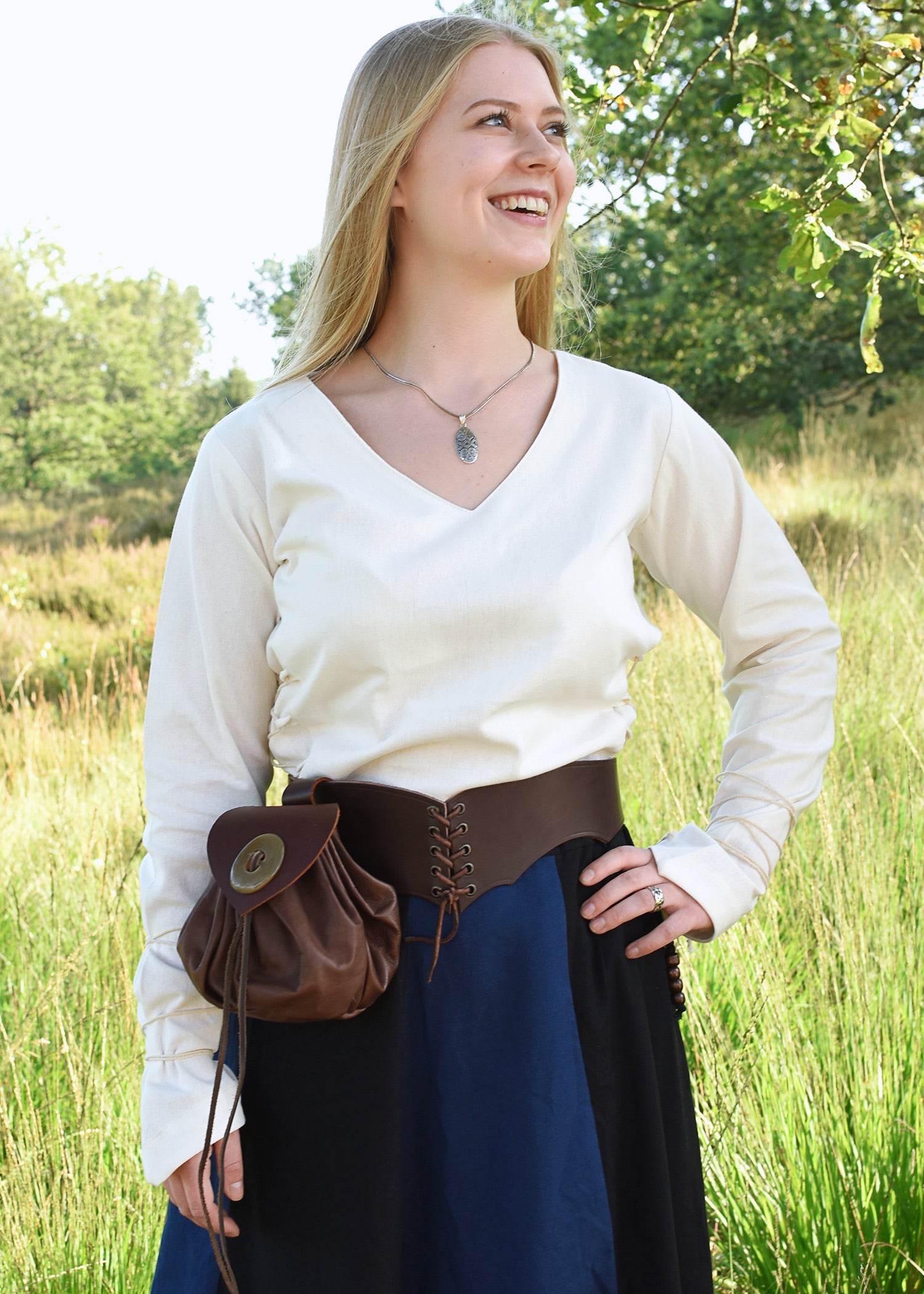Imagen única de: Falda Medieval Con Vuelo, Negro/azul