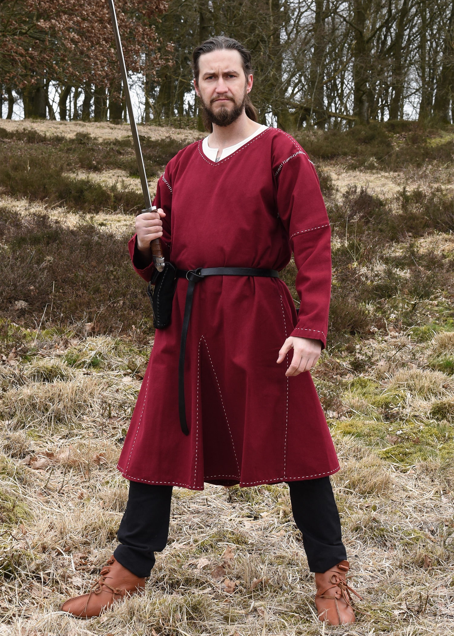 Imagen única de: Túnica Medieval Kragelund Askur, Manga Larga, Rojo Vino