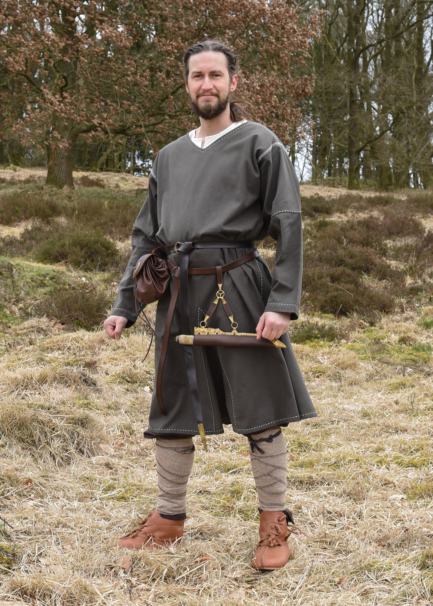 Imagen única de: Túnica Medieval Kragelund Askur, Mangas Largas, Verde Oliva