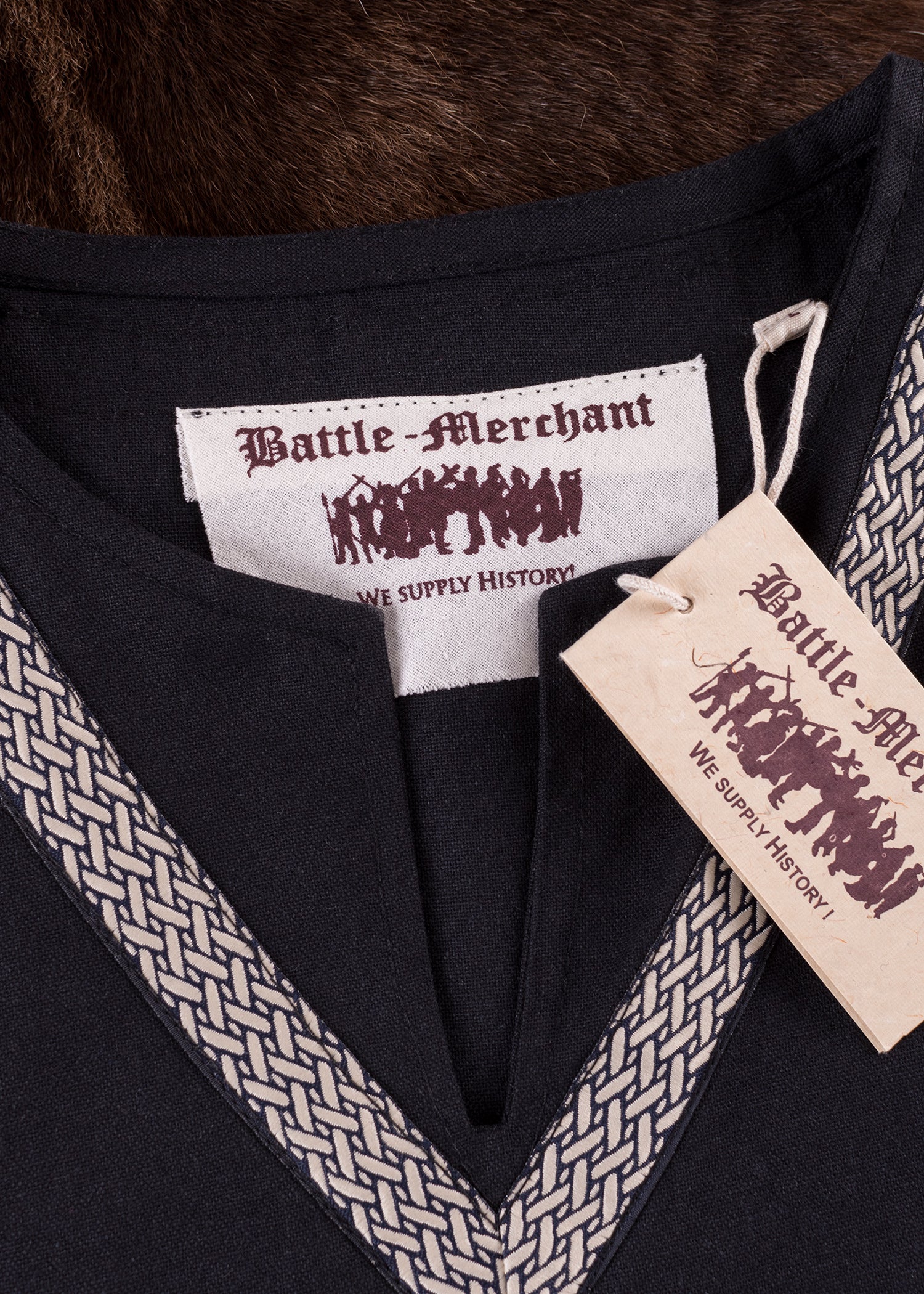 Imagen única de: Túnica Medieval Ailrik Con Borde, Manga Corta, Negro