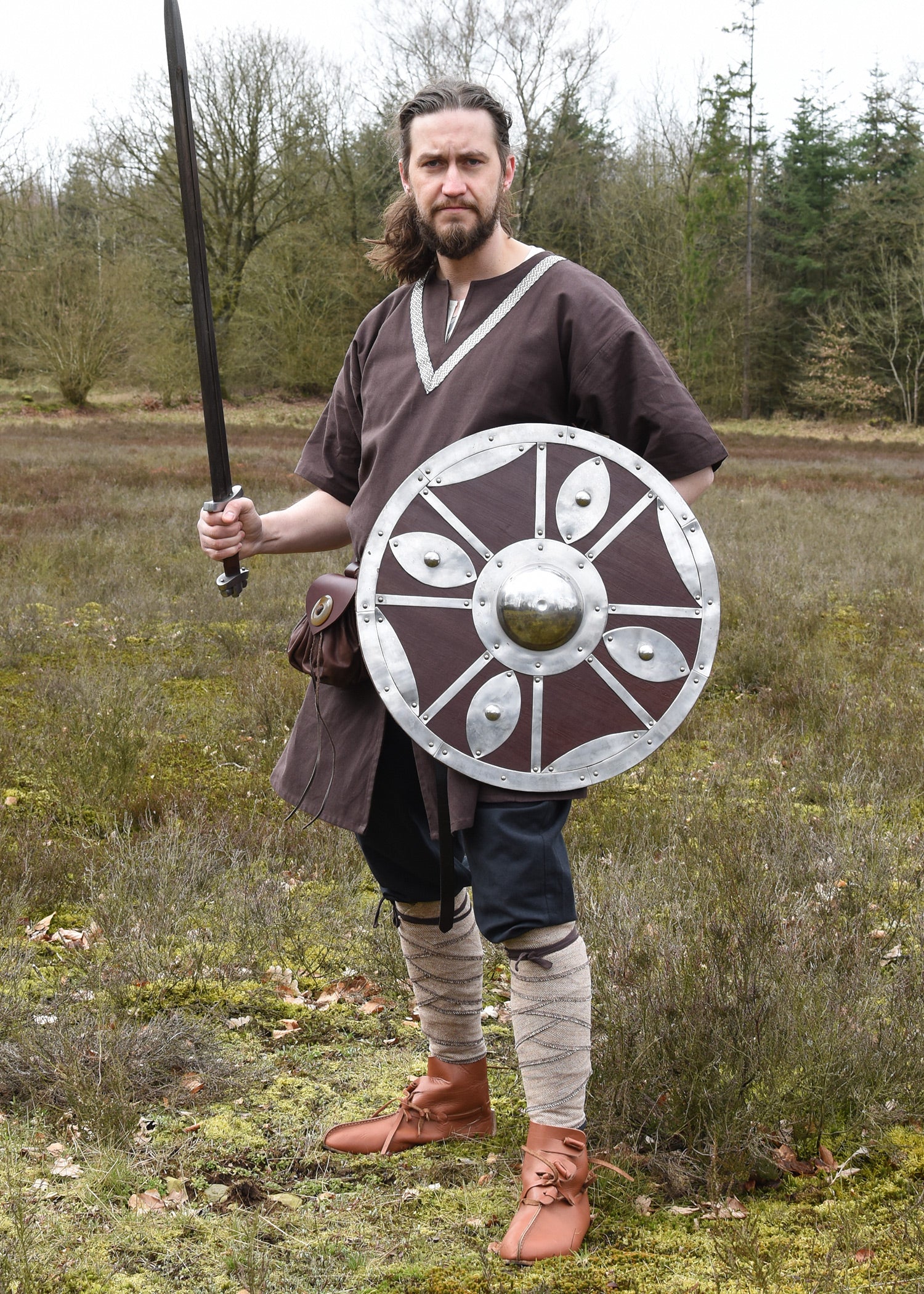 Imagen única de: Túnica Medieval Ailrik Con Borde, Mangas Cortas, Marrón