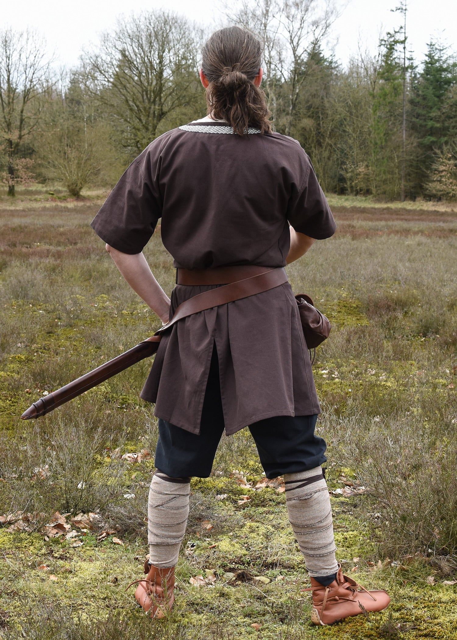 Imagen única de: Túnica Medieval Ailrik Con Borde, Mangas Cortas, Marrón