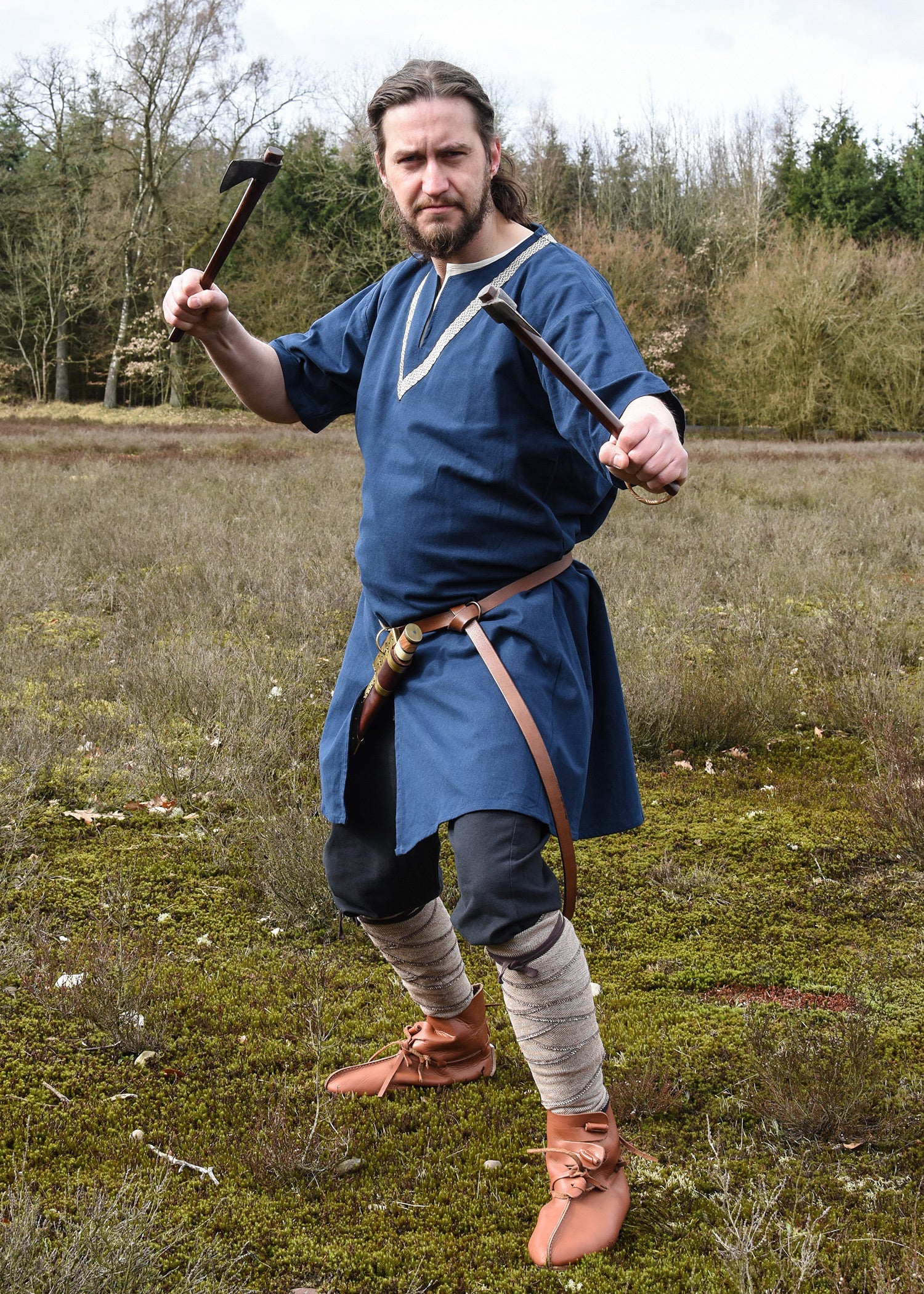 Imagen única de: Túnica Medieval Ailrik Con Borde, Mangas Cortas, Azul