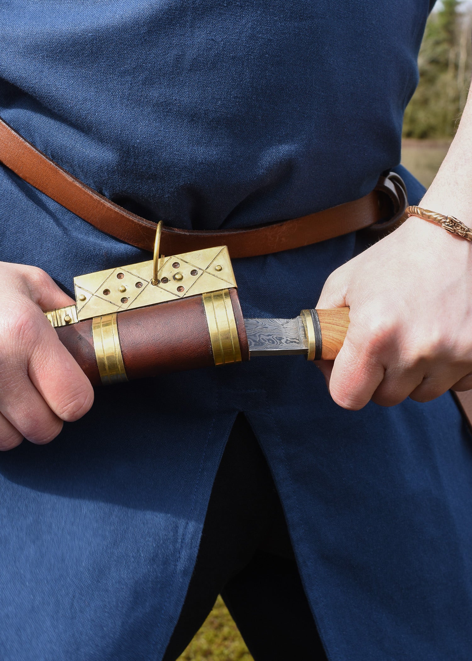 Imagen única de: Túnica Medieval Ailrik Con Borde, Mangas Cortas, Azul