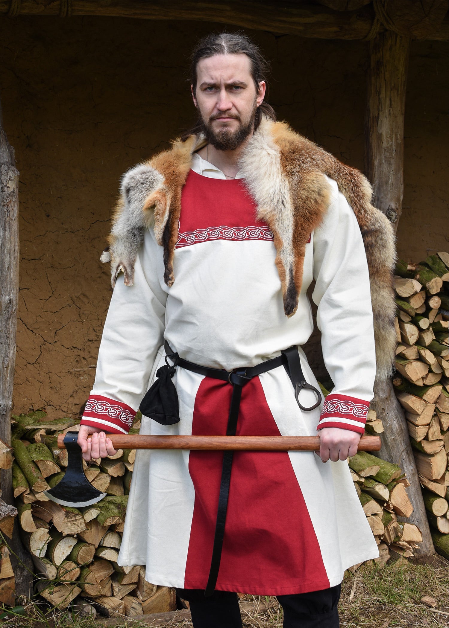 Imagen única de: Túnica Vikinga Halvar Con Bordado, Natural/rojo
