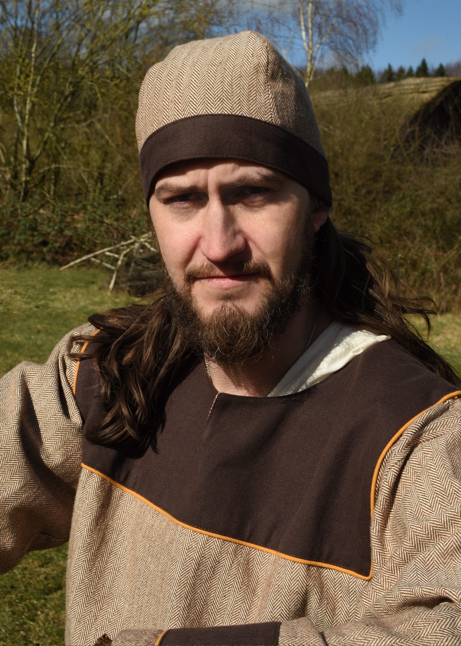 Imagen única de: Túnica Vikinga Ove Con Diseño De Espiga, Marrón