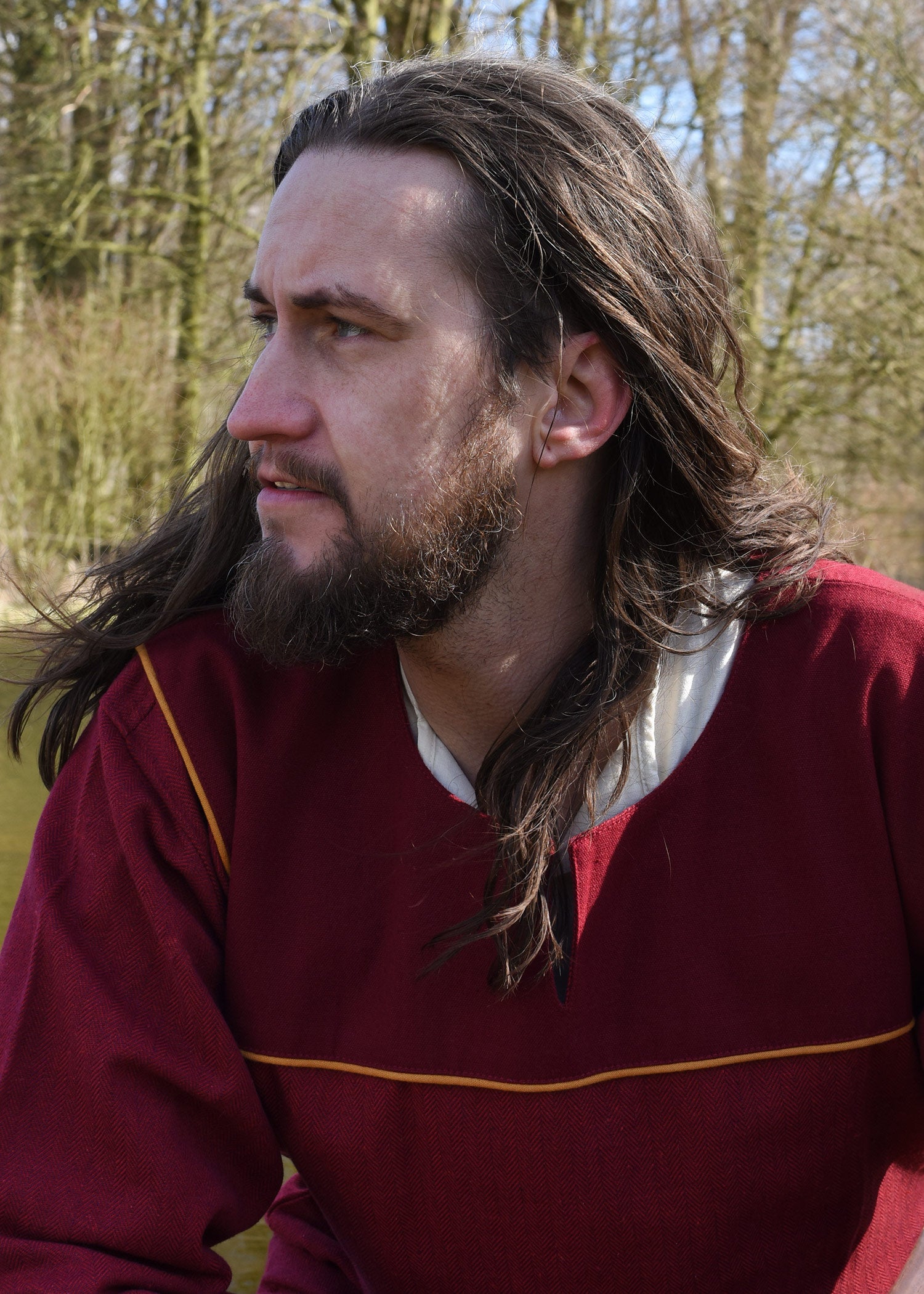Imagen única de: Túnica Vikinga Ove Con Diseño De Espiga, Rojo Vino