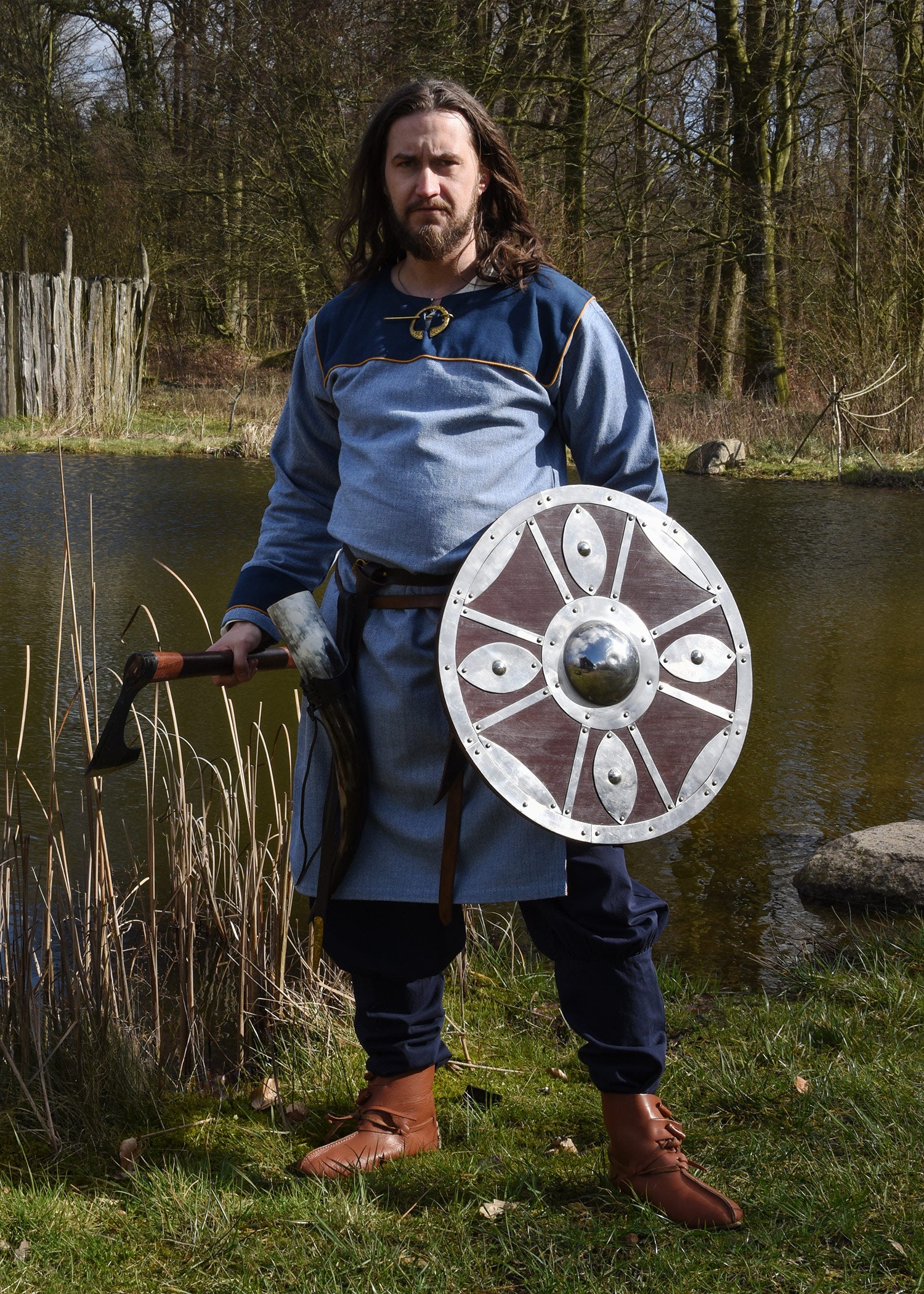 Imagen única de: Túnica Vikinga Ove Con Diseño De Espiga, Azul