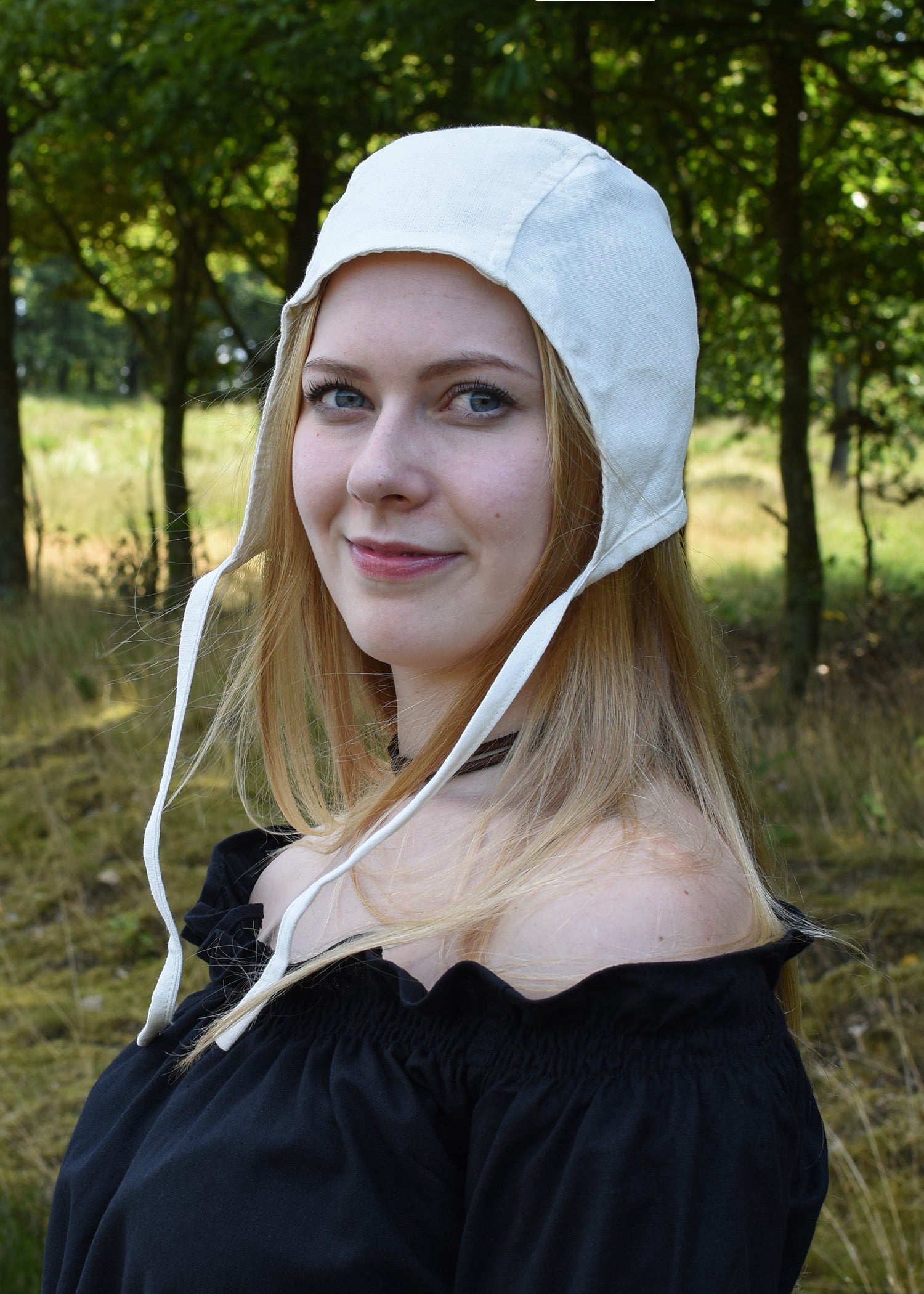 Imagen única de: Capucha Medieval Con Cintas, Diferentes Colores.