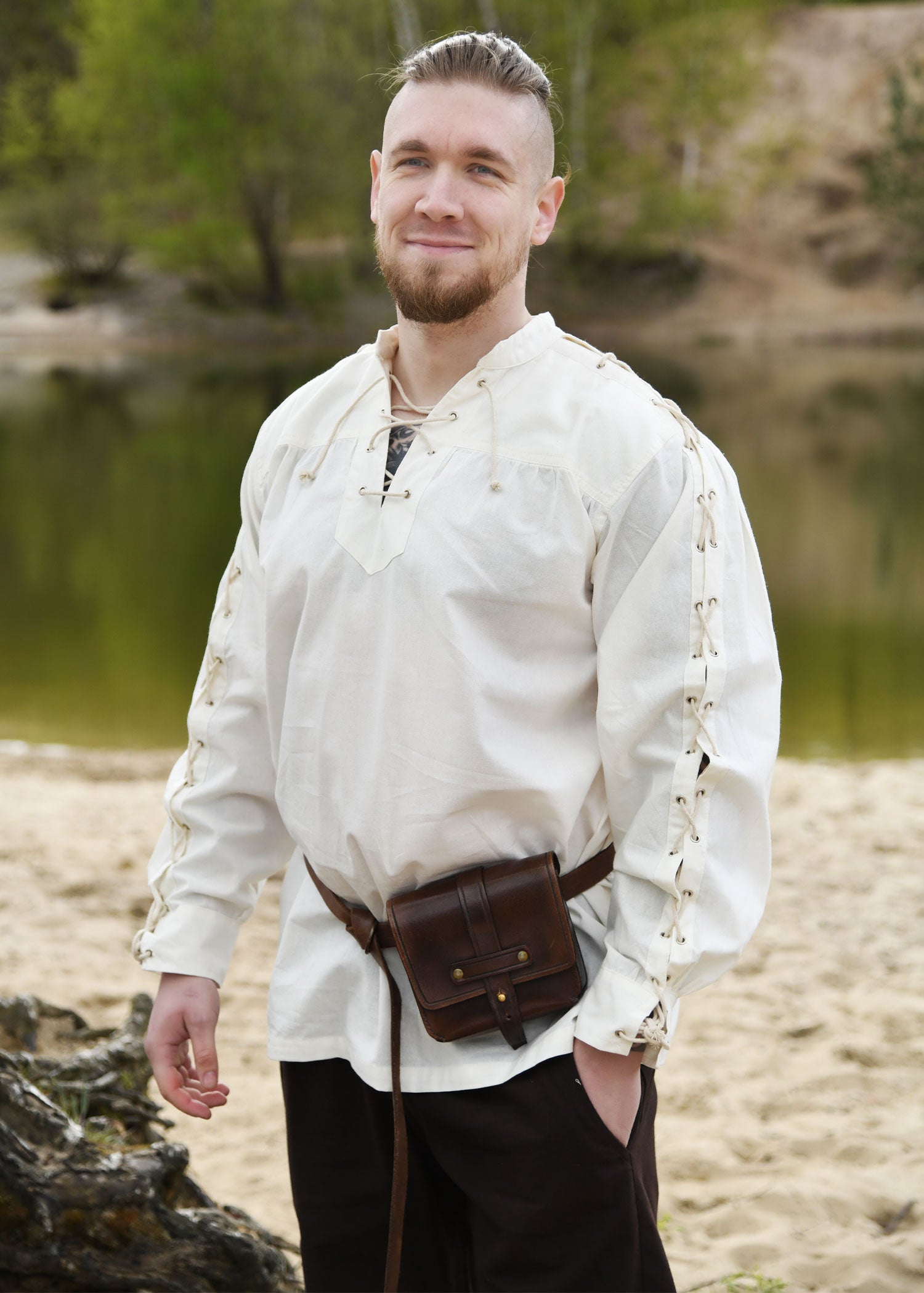 Imagen única de: Camisa Medieval Corvin Con Cordones, Natural