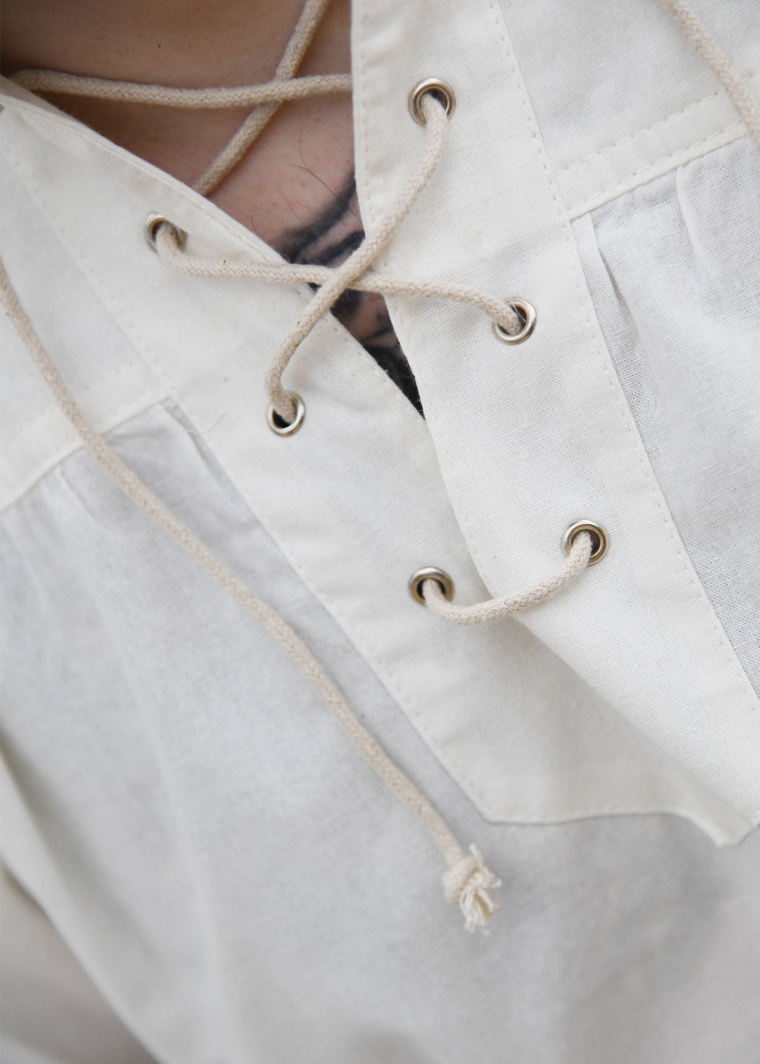 Imagen única de: Camisa Medieval Corvin Con Cordones, Natural
