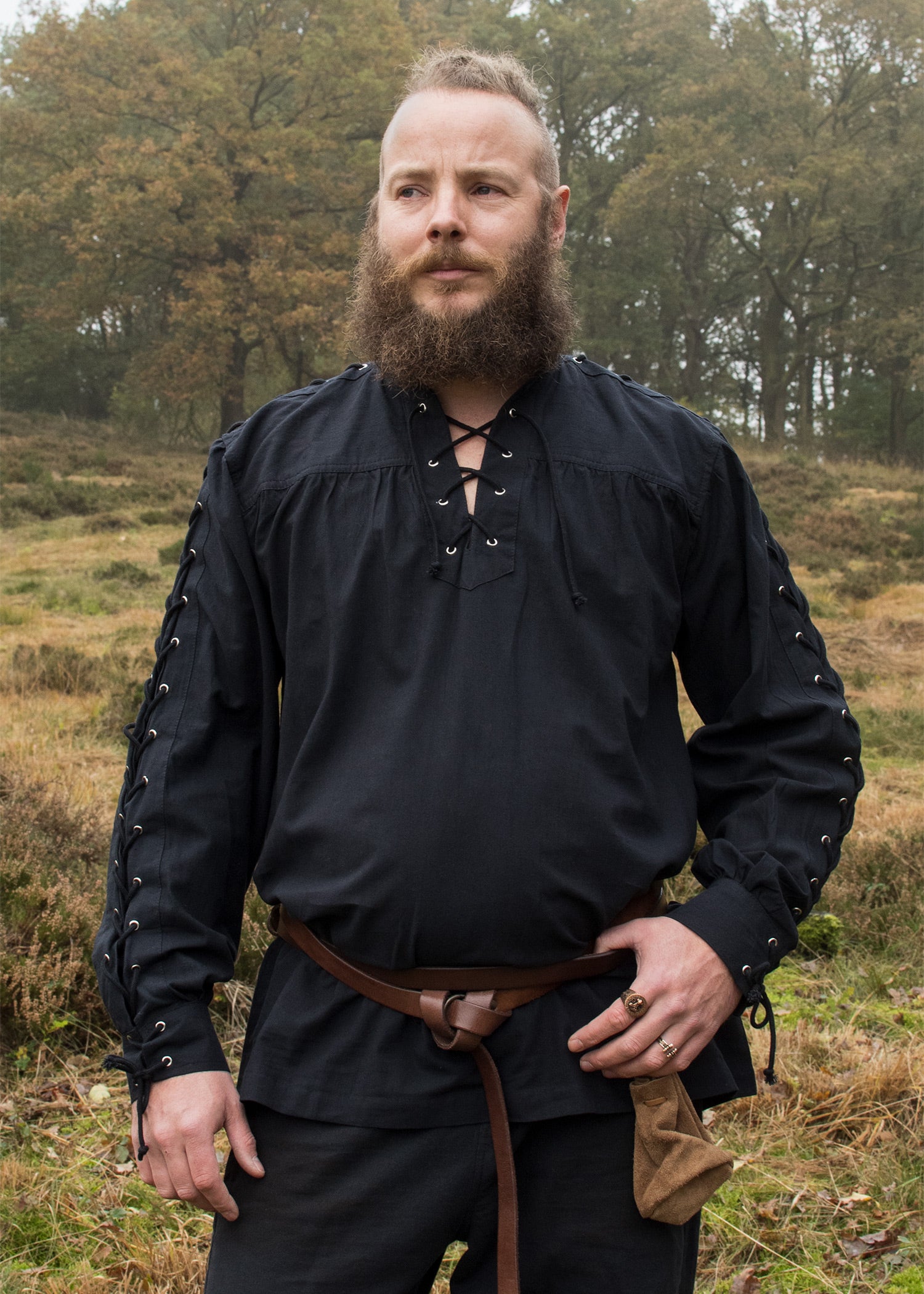 Imagen única de: Camisa Medieval Corvin Con Cordones, Negra