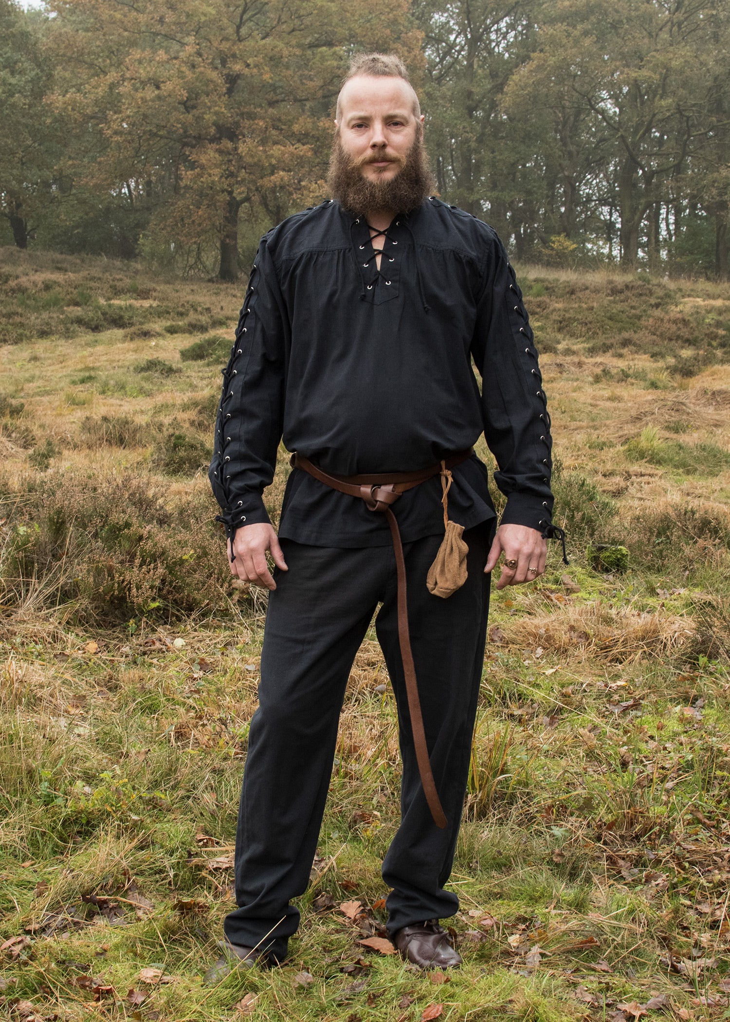 Imagen única de: Camisa Medieval Corvin Con Cordones, Negra