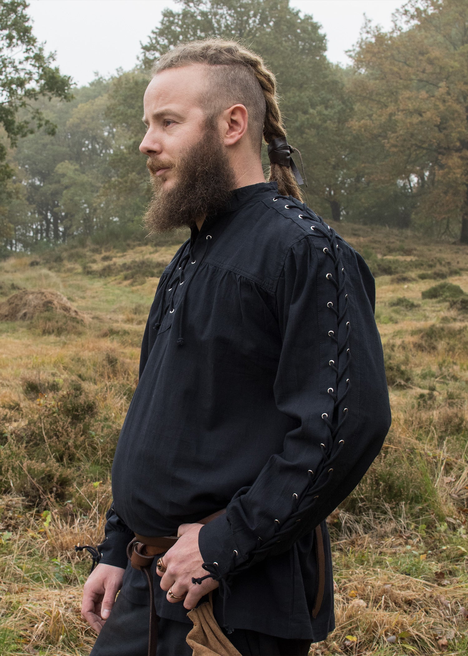 Imagen única de: Camisa Medieval Corvin Con Cordones, Negra