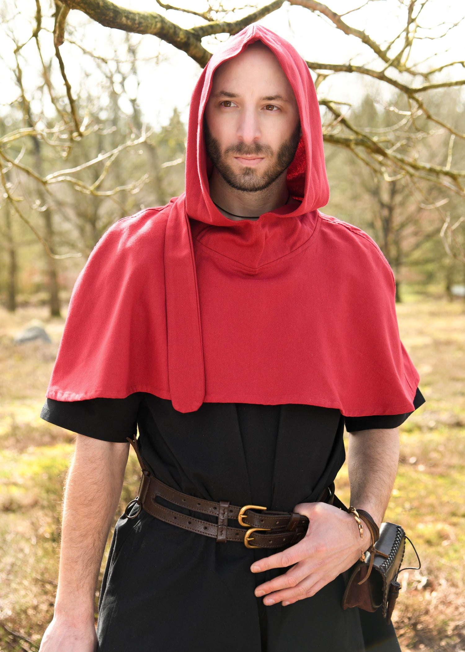 Imagen única de: Gugel Con Una Punta Larga