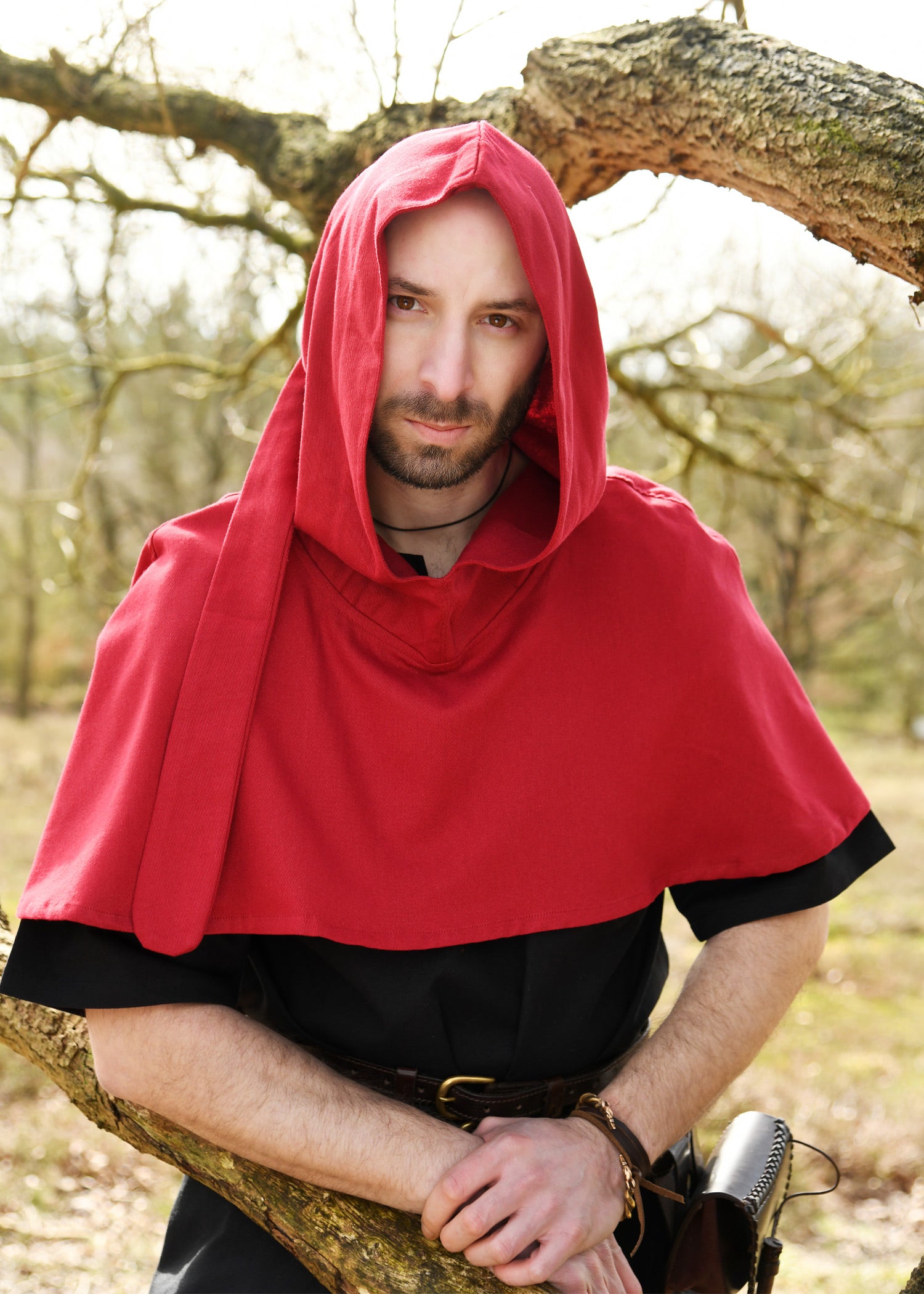 Imagen única de: Gugel Con Una Punta Larga