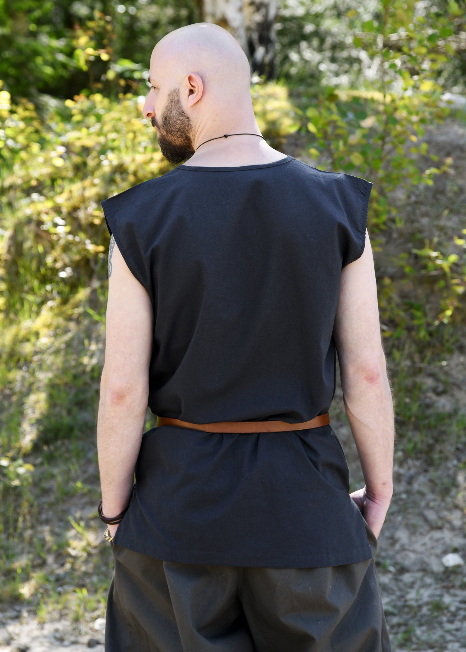 Imagen única de: Túnica Medieval Sencilla Clement, Sin Mangas, Azul Oscuro