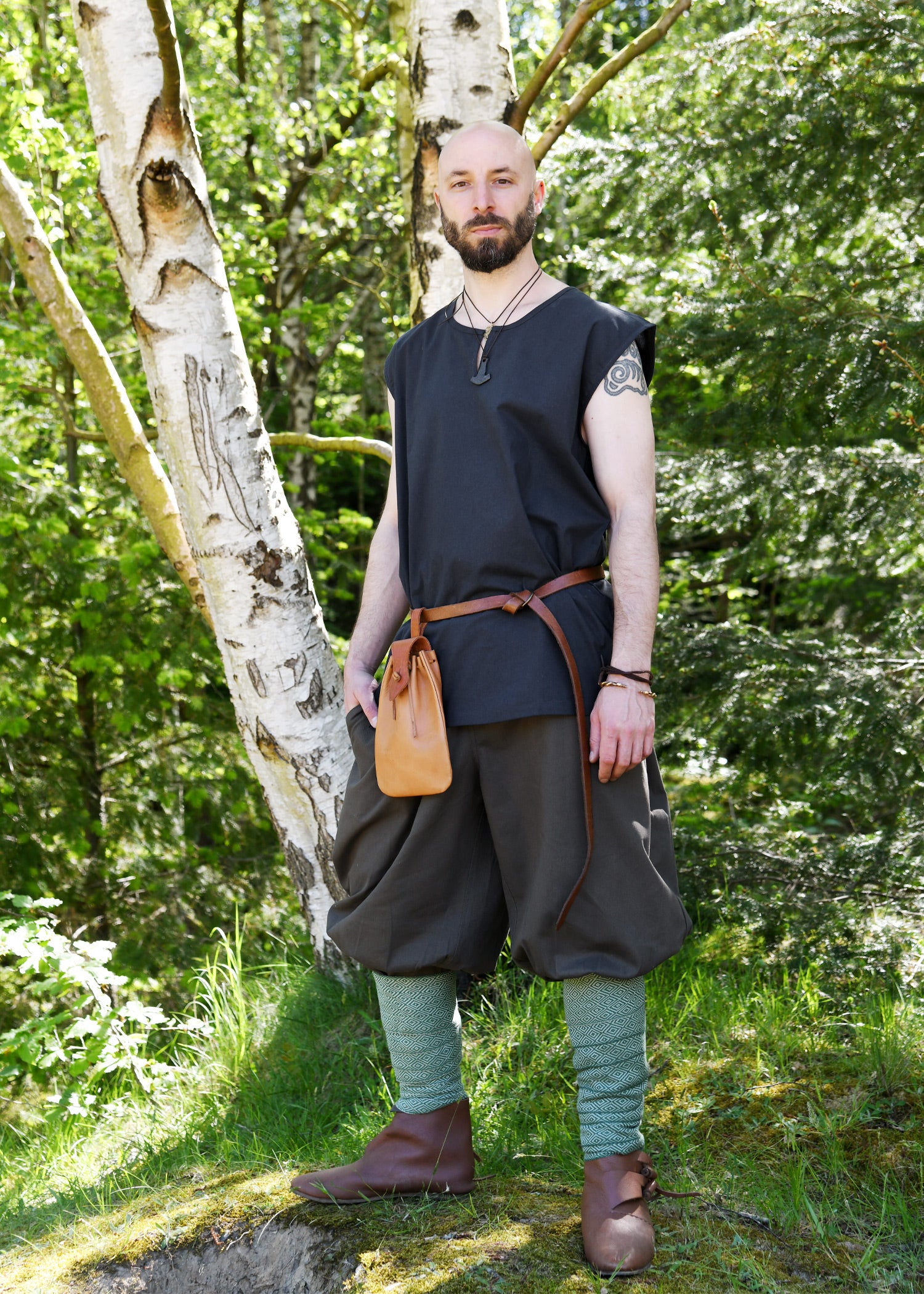 Imagen única de: Túnica Medieval Sencilla Clement, Sin Mangas, Azul Oscuro