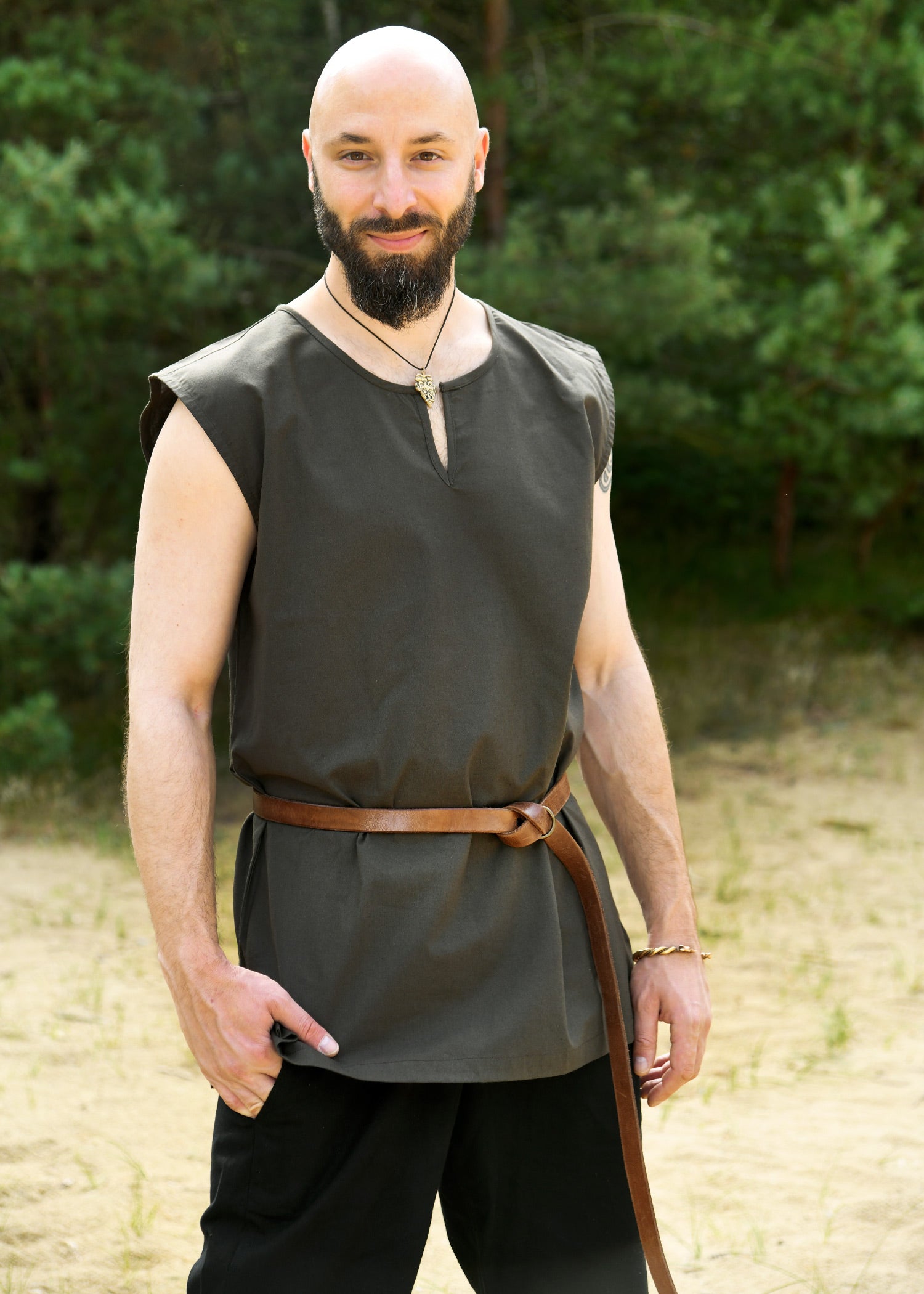 Imagen única de: Túnica Medieval Sencilla Clement, Sin Mangas, Verde Oliva