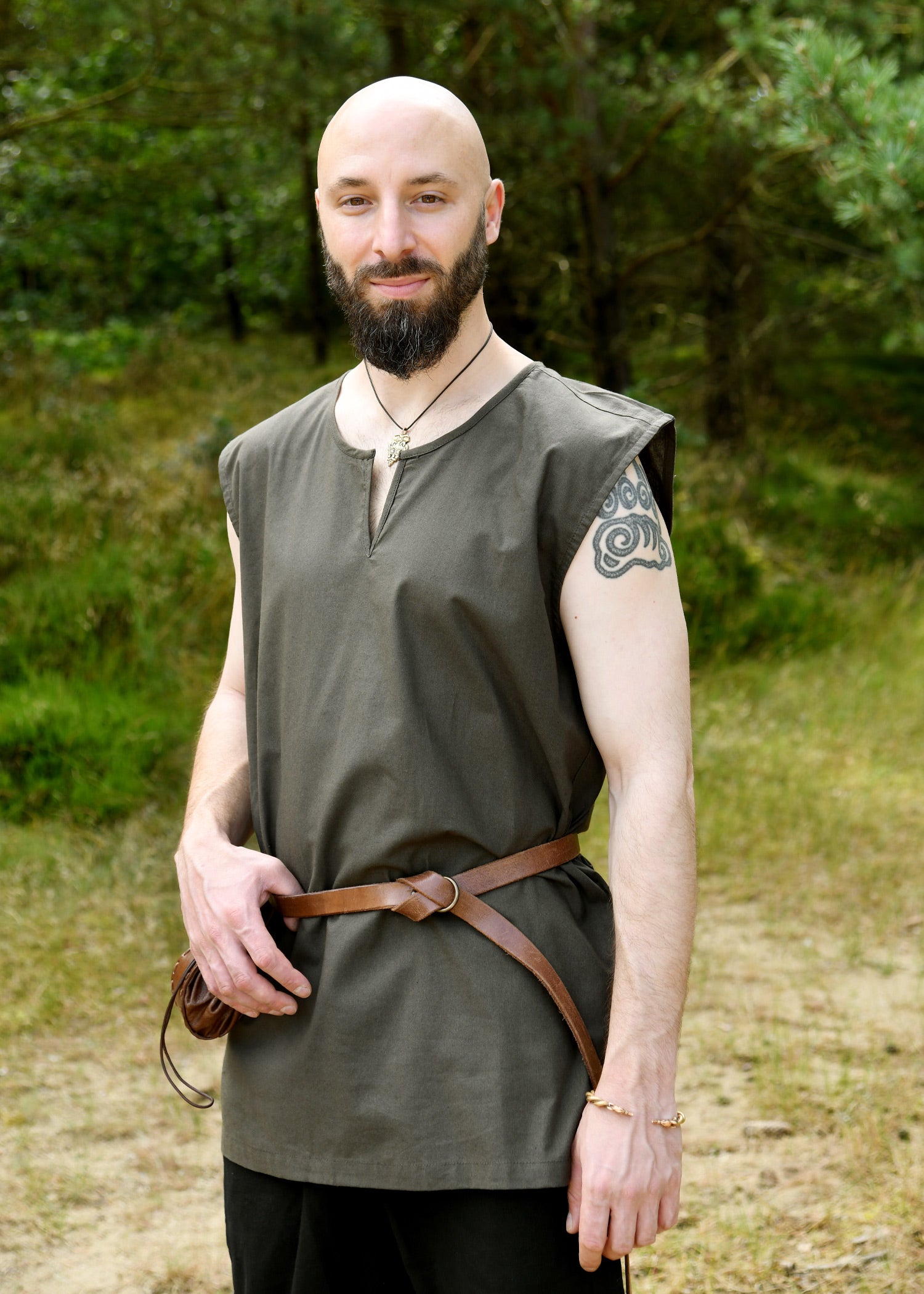 Imagen única de: Túnica Medieval Sencilla Clement, Sin Mangas, Verde Oliva