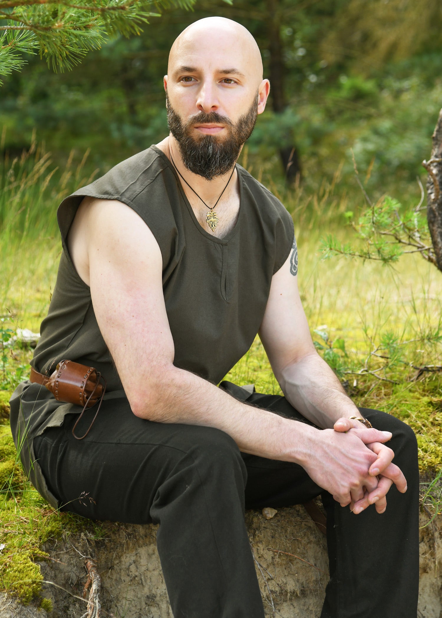 Imagen única de: Túnica Medieval Sencilla Clement, Sin Mangas, Verde Oliva