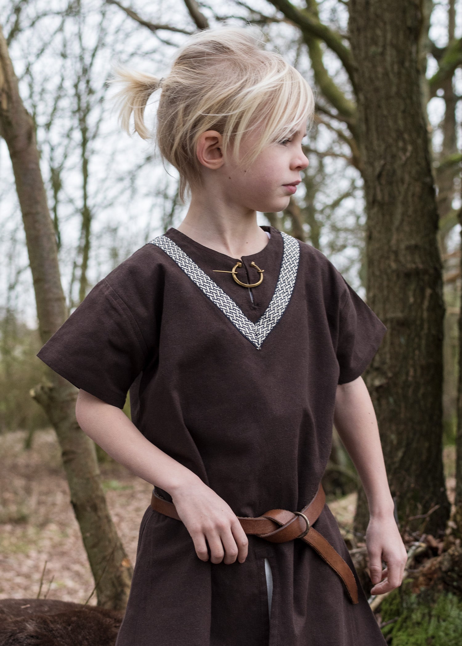 Imagen única de: Túnica Medieval Infantil Ailrik Con Ribete, Manga Corta, Marrón
