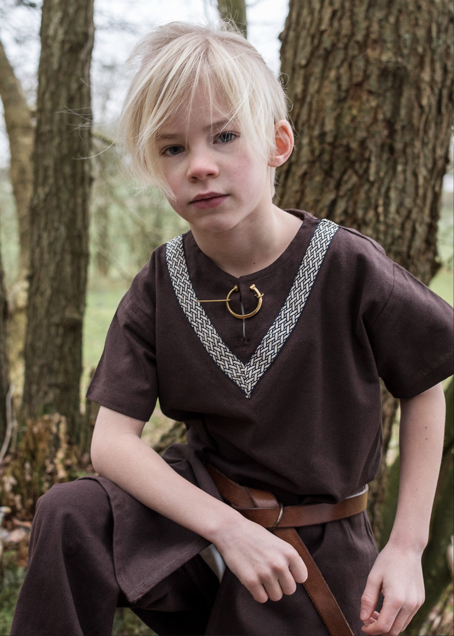 Imagen única de: Túnica Medieval Infantil Ailrik Con Ribete, Manga Corta, Marrón