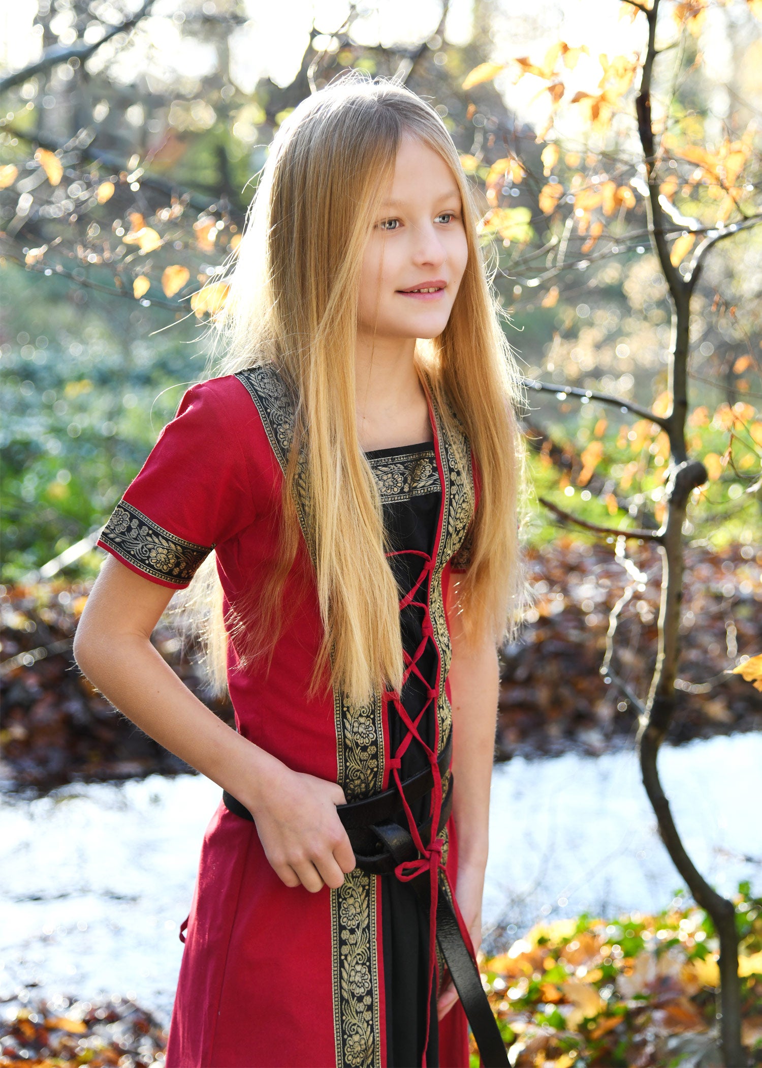 Imagen única de: Vestido Medieval Infantil Eleanor, Manga Corta, Rojo/negro