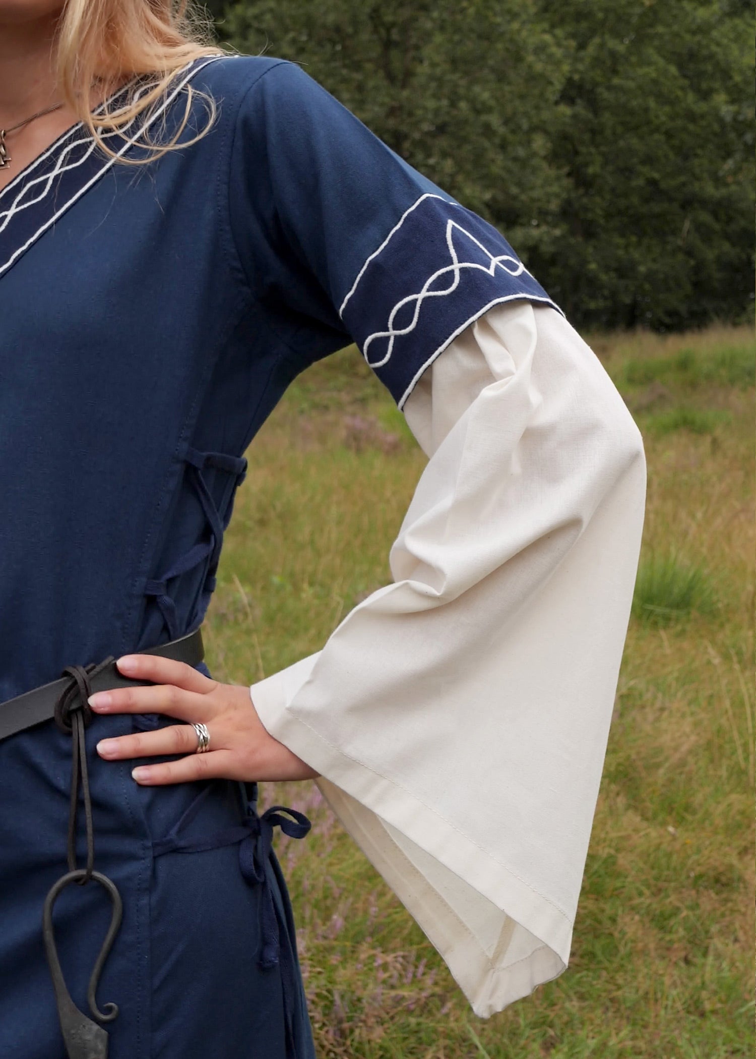 Imagen única de: Vestido Medieval Alvina, Azul/natural