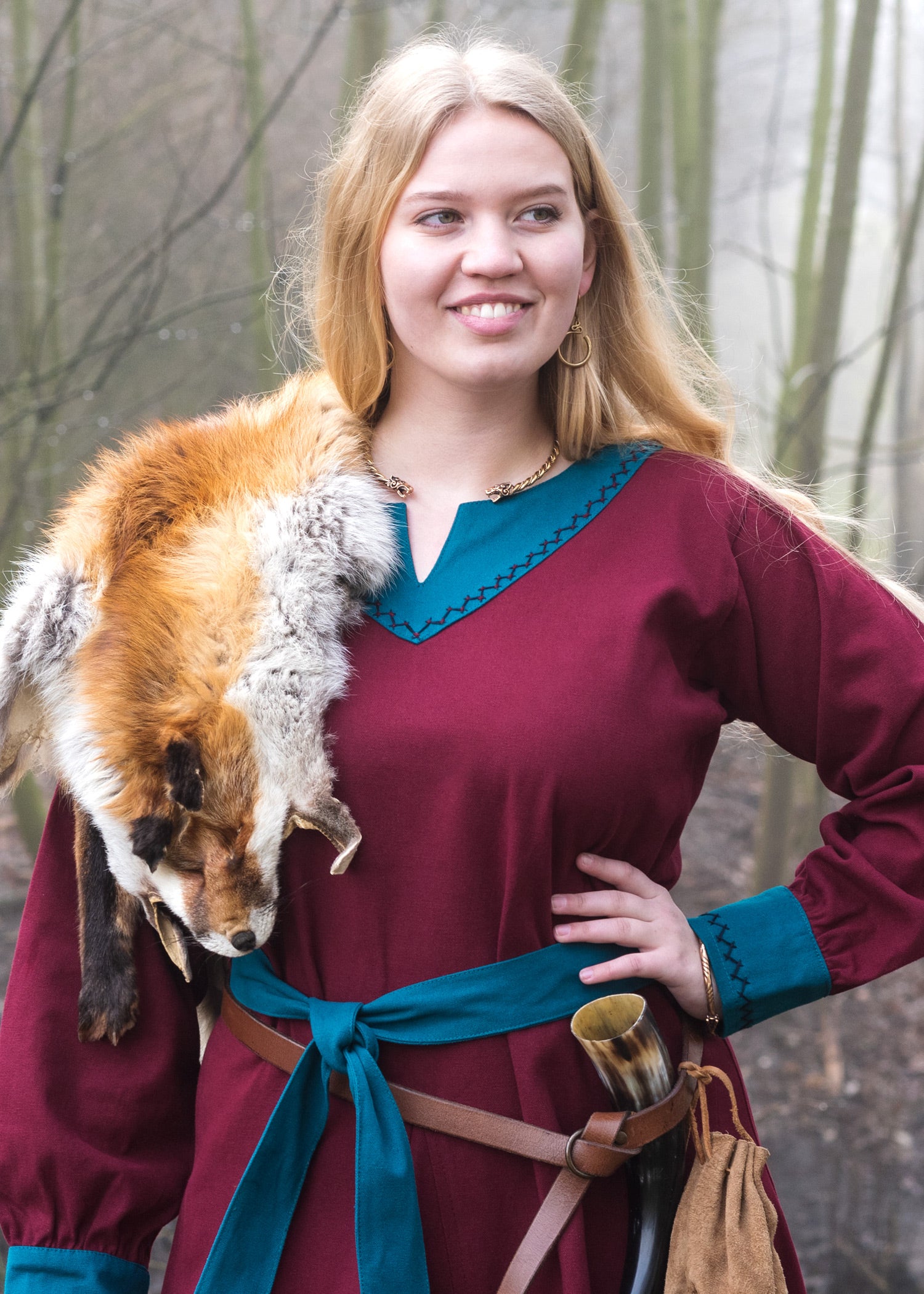 Imagen única de: Vestido Vikingo Jona, Rojo Vino/petróleo