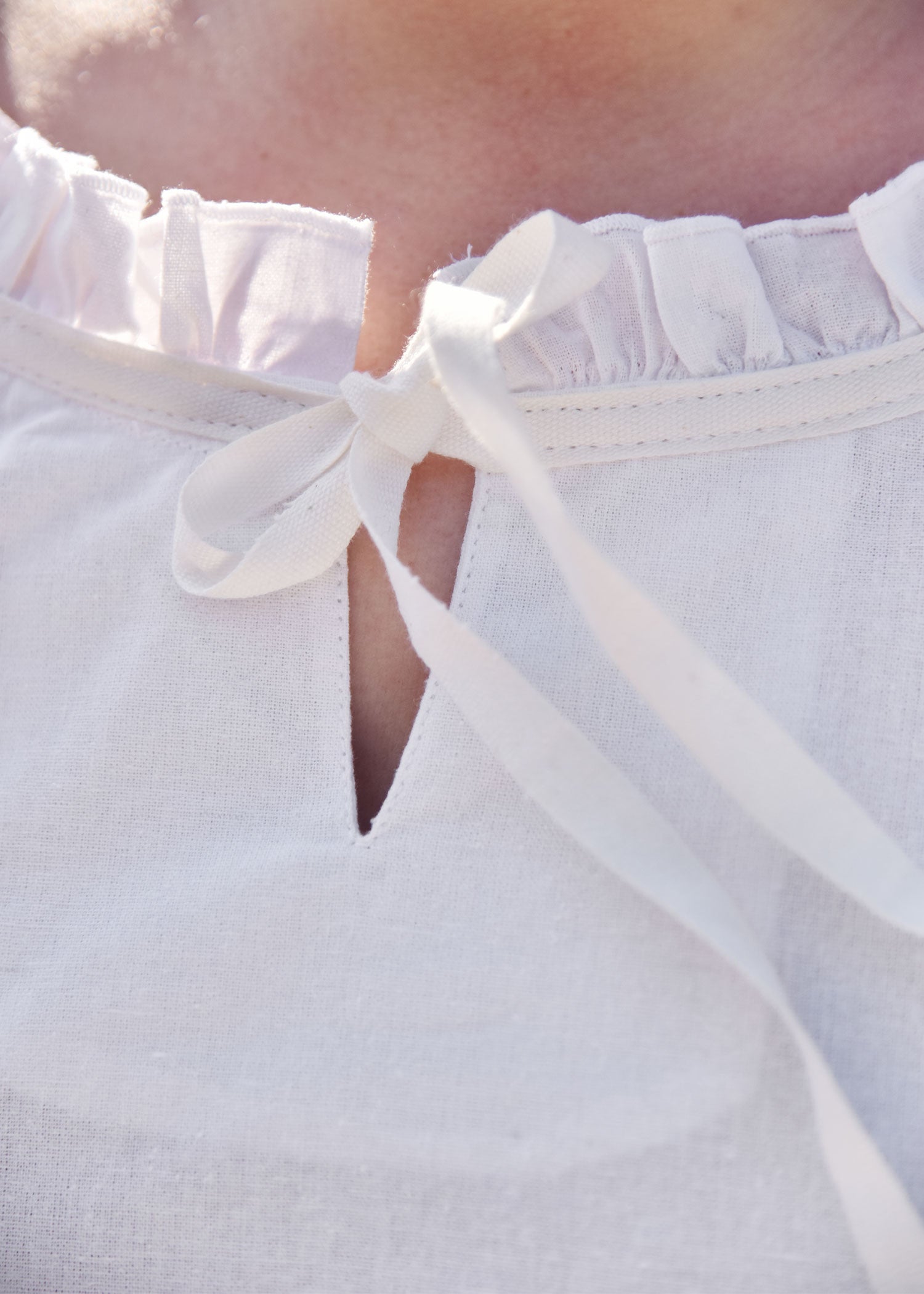 Imagen única de: Blusa Medieval Birga Con Mangas 3/4, Blanco