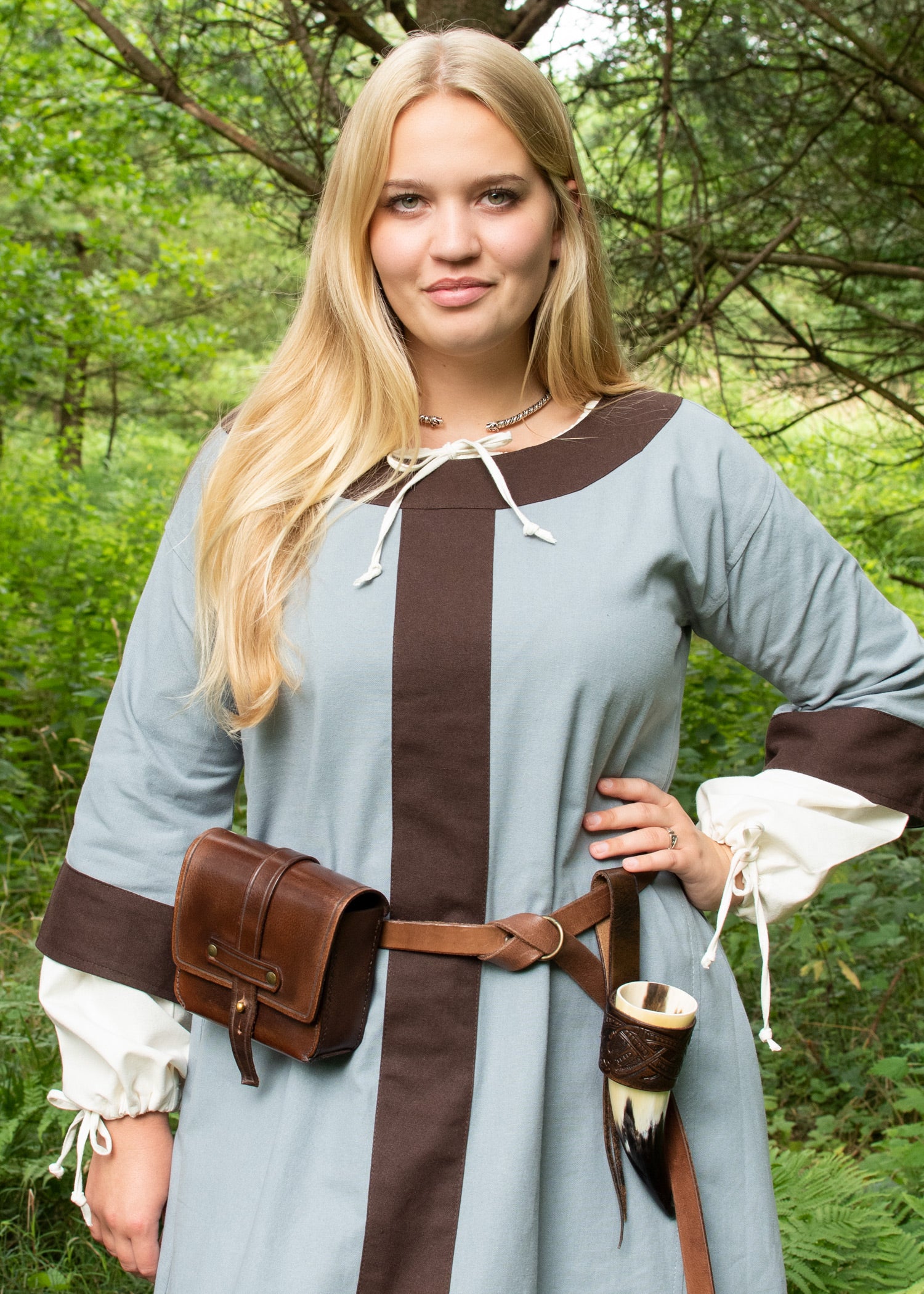 Imagen única de: Vestido Medieval Gudrun, Azul-gris/marrón