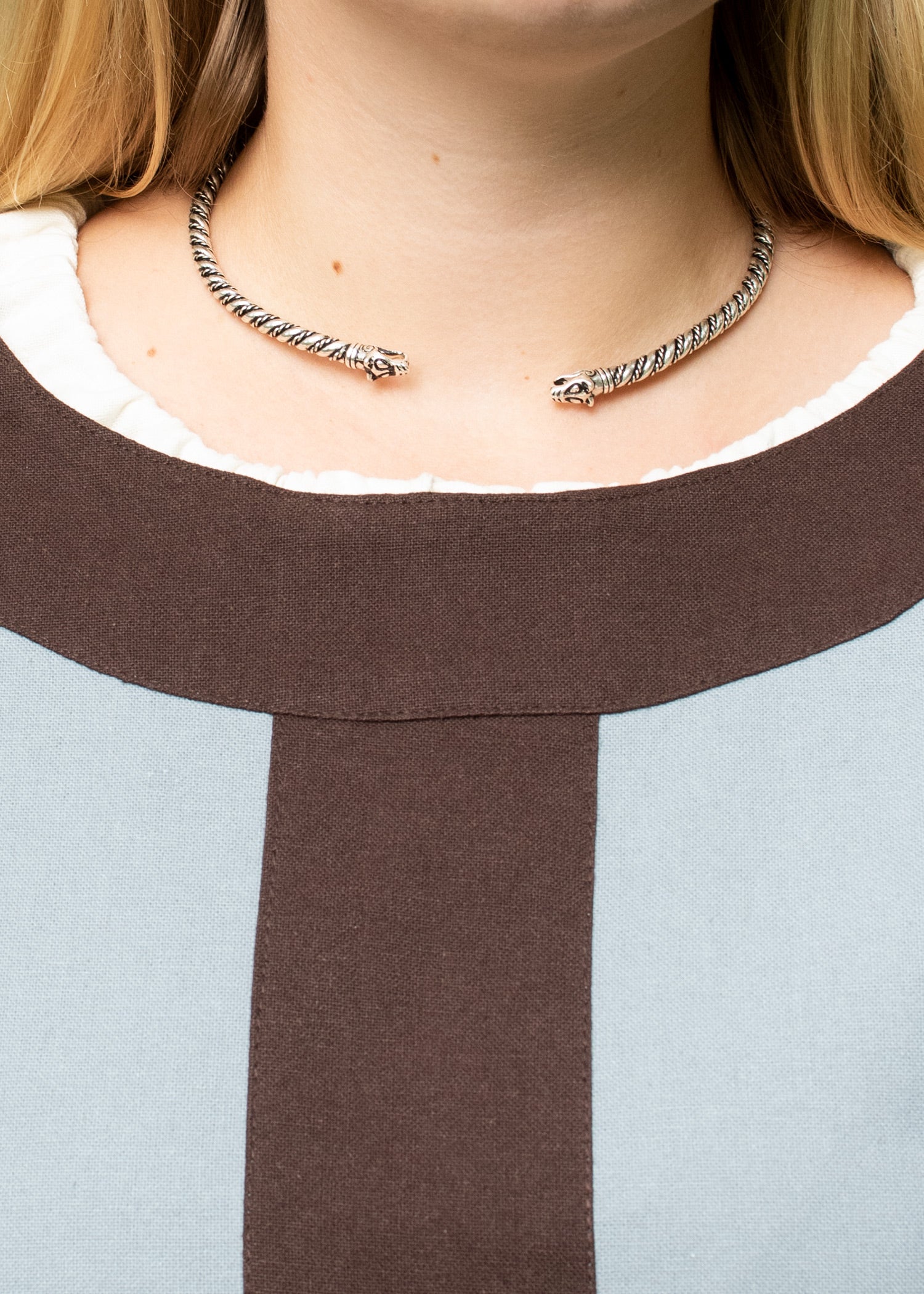 Imagen única de: Vestido Medieval Gudrun, Azul-gris/marrón