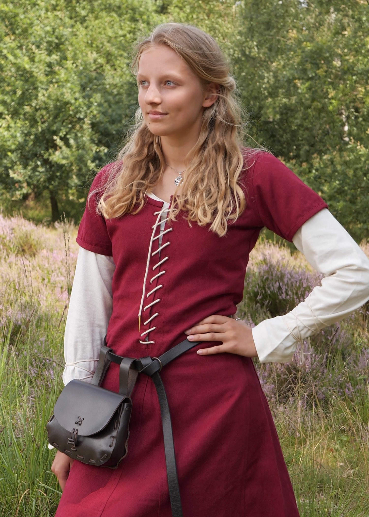 Imagen única de: Cotehardie Ava De Manga Corta, Vestido Medieval, Rojo Vino