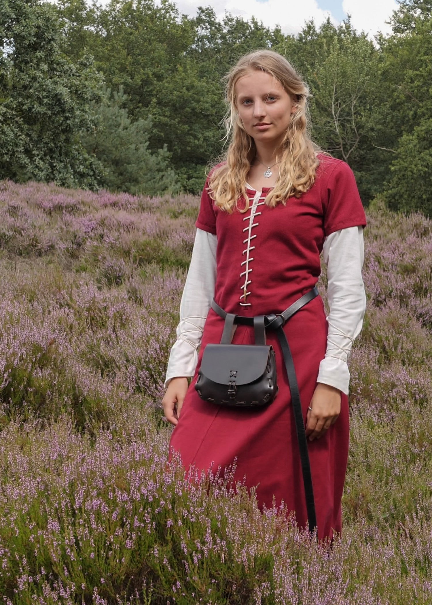 Imagen única de: Cotehardie Ava De Manga Corta, Vestido Medieval, Rojo Vino