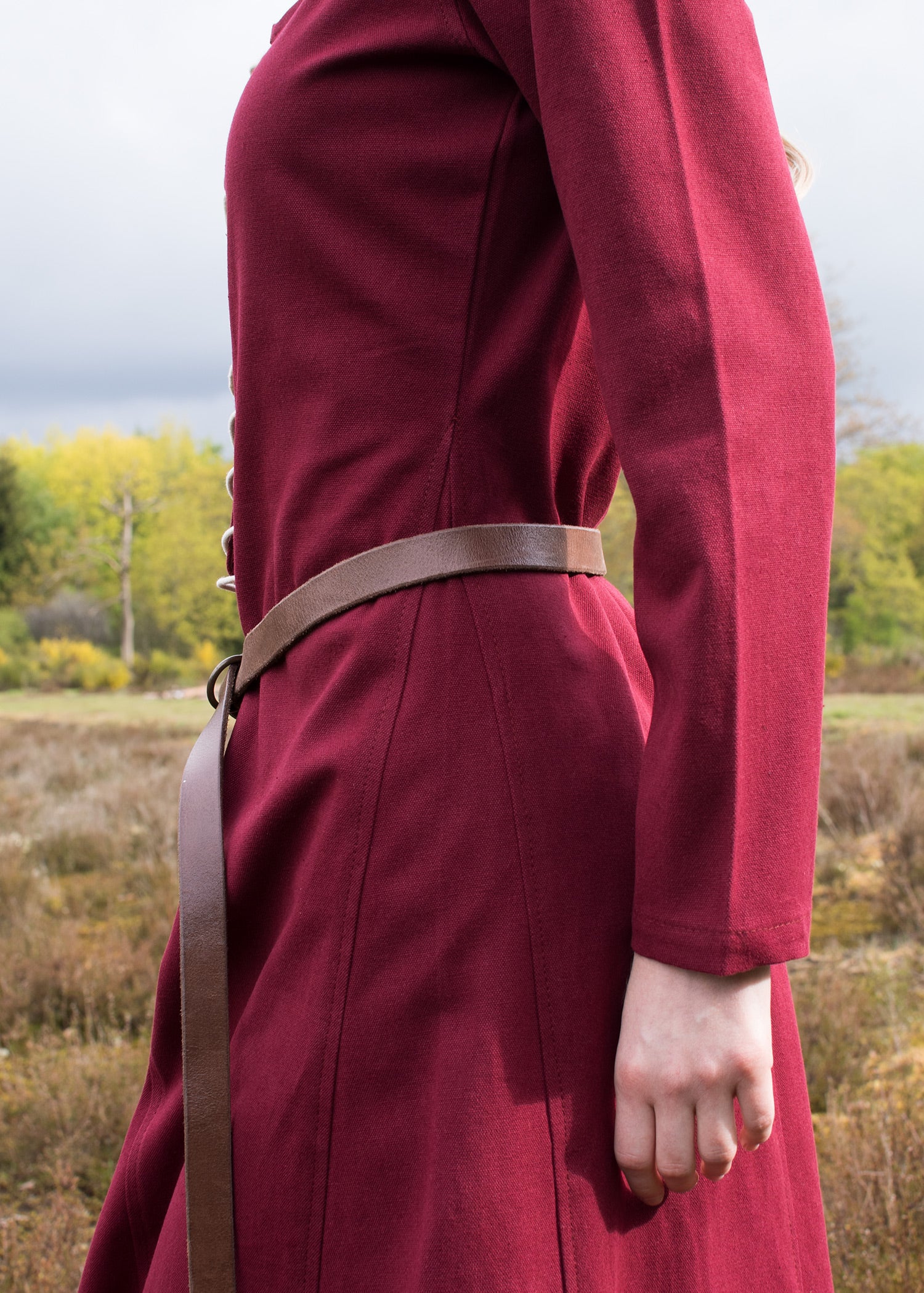 Imagen única de: Cotehardie Ava, Vestido Medieval, Rojo Vino