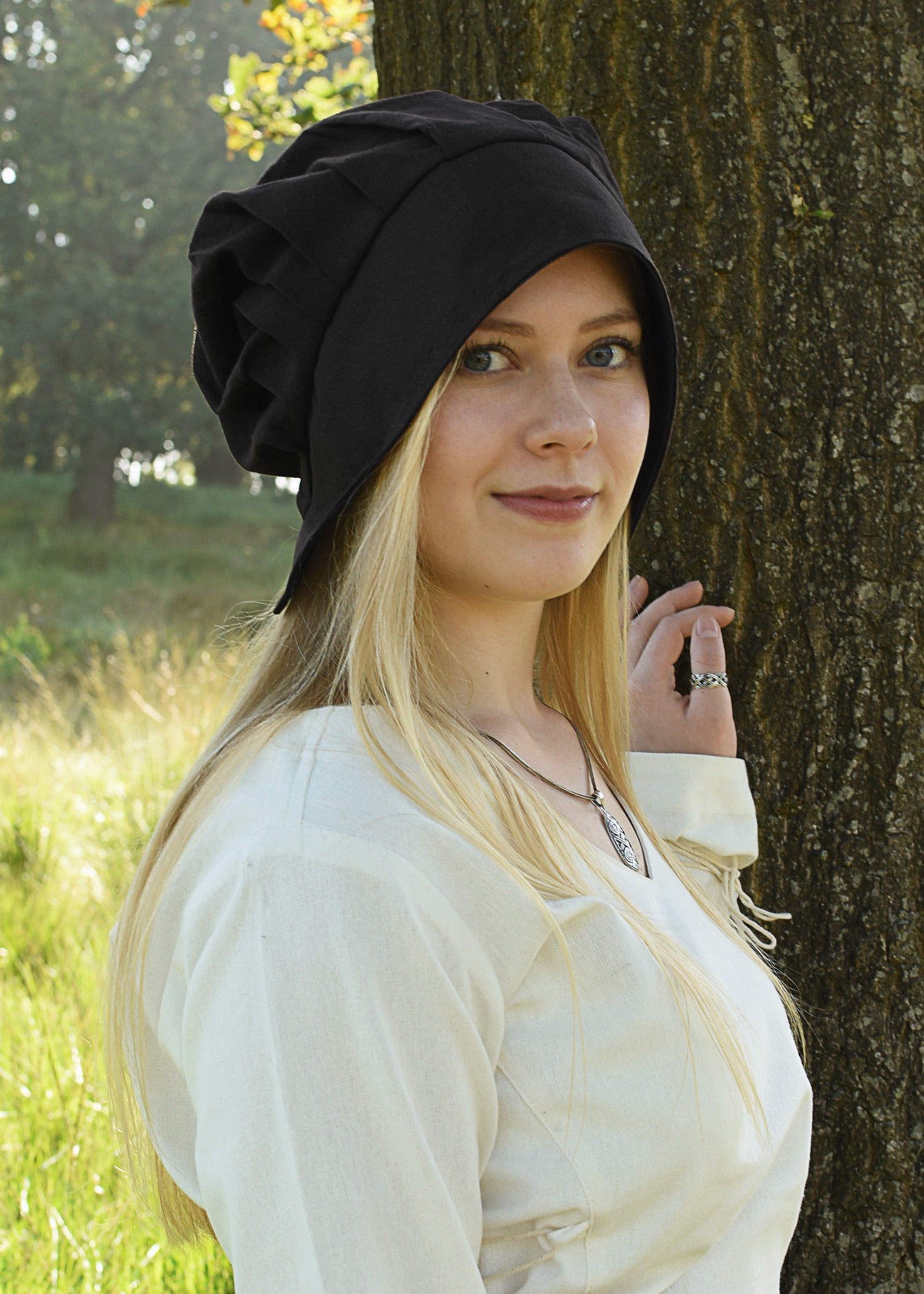 Imagen única de: Capucha Medieval Con Pliegues, Diferentes Colores.