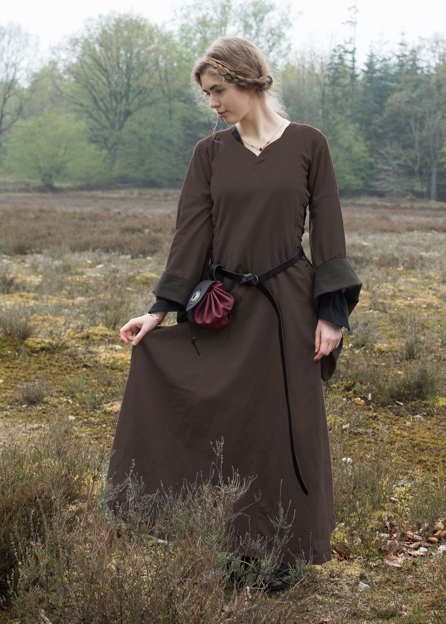 Imagen única de: Vestido Medieval Con Ventanas Del Infierno, Bliaut Amal, Marrón