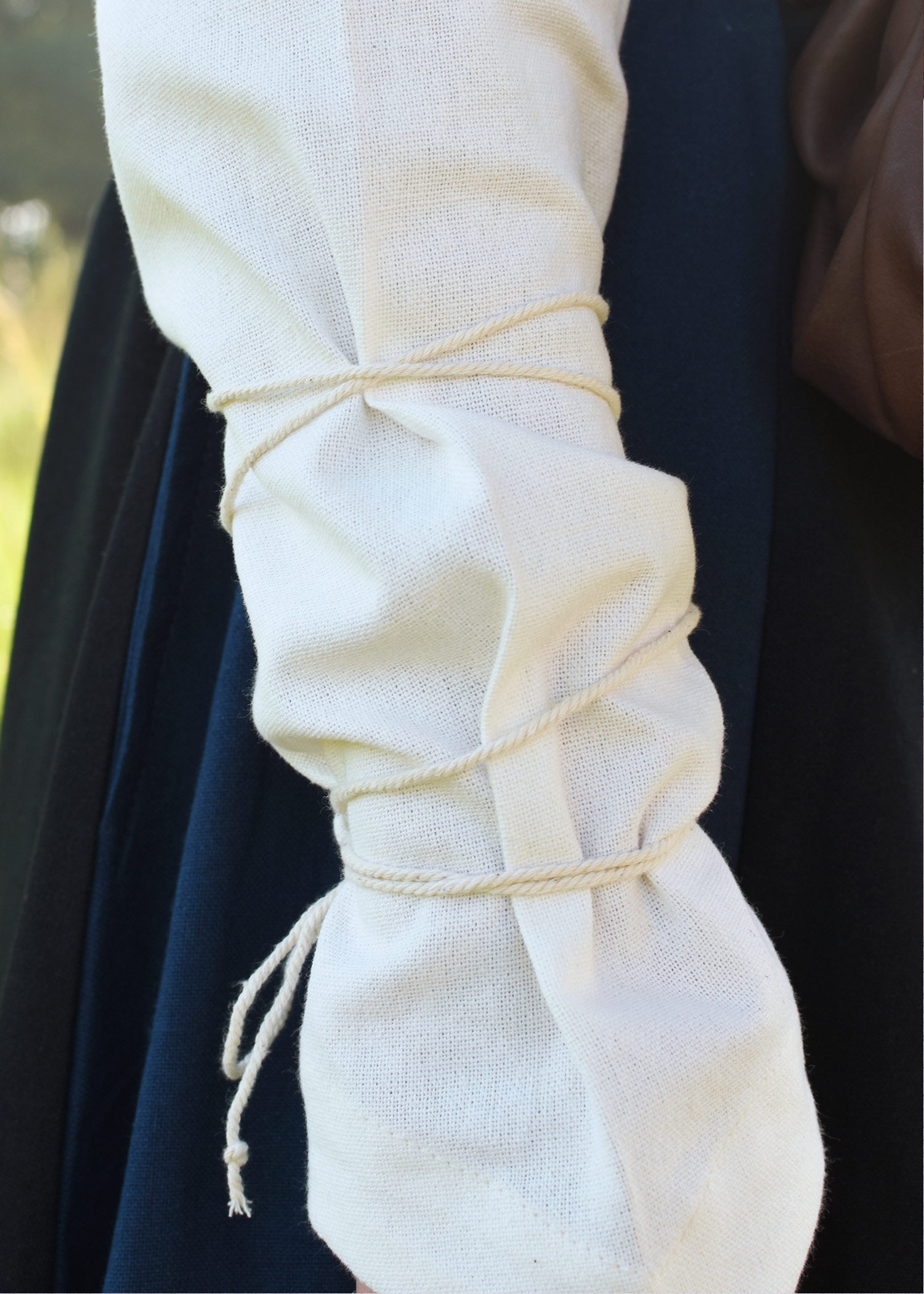 Imagen única de: Blusa Medieval Aila Con Cordones, Natural