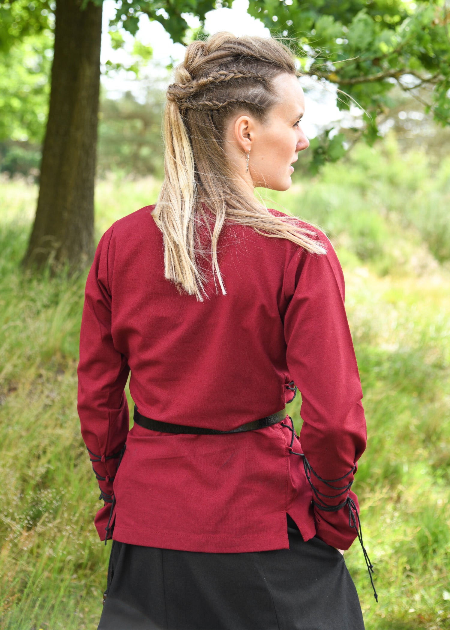 Imagen única de: Blusa Medieval Aila Con Cordones, Rojo Vino 3