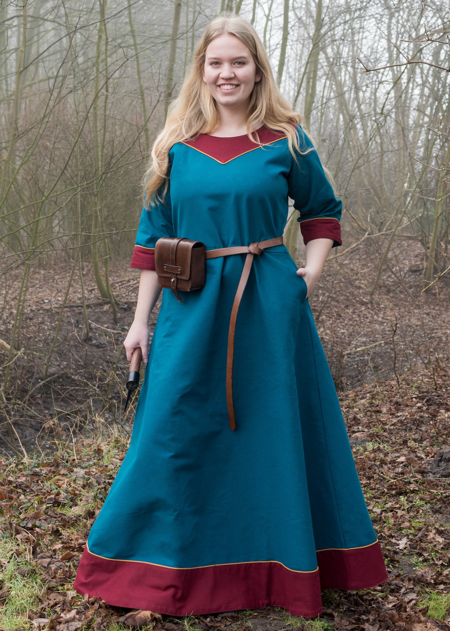 Imagen única de: Vestido Medieval Gesine De Lona, Color Petróleo.