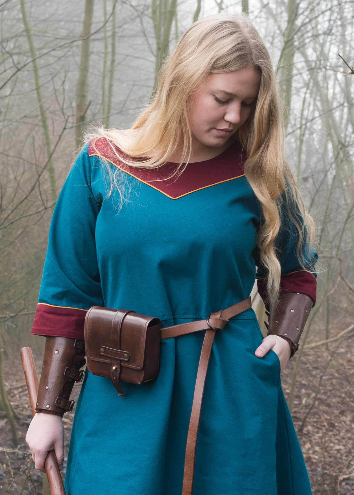 Imagen única de: Vestido Medieval Gesine De Lona, Color Petróleo.