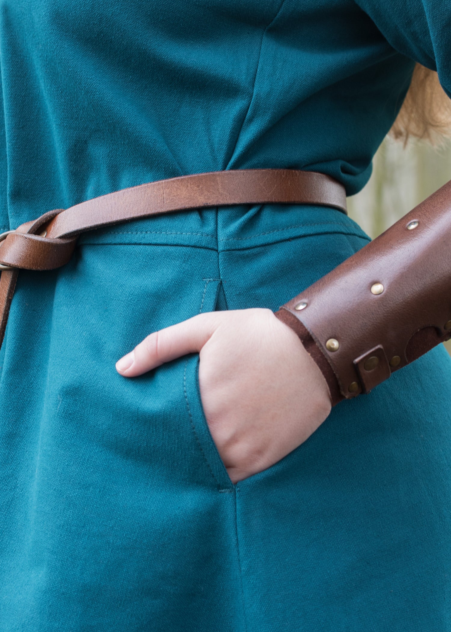 Imagen única de: Vestido Medieval Gesine De Lona, Color Petróleo.