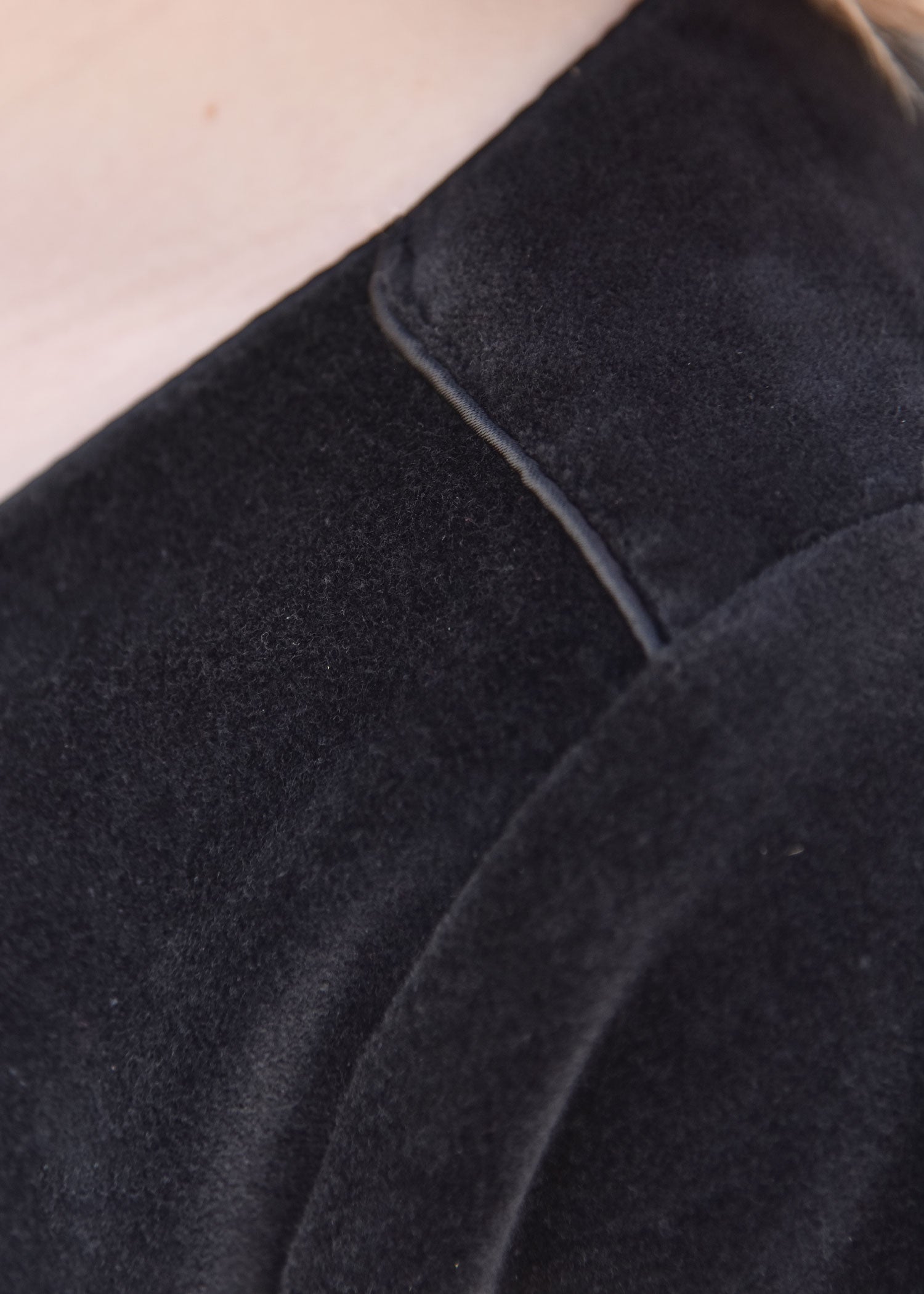 Imagen única de: Cotehardie Isabell De Terciopelo, Vestido Medieval, Negro