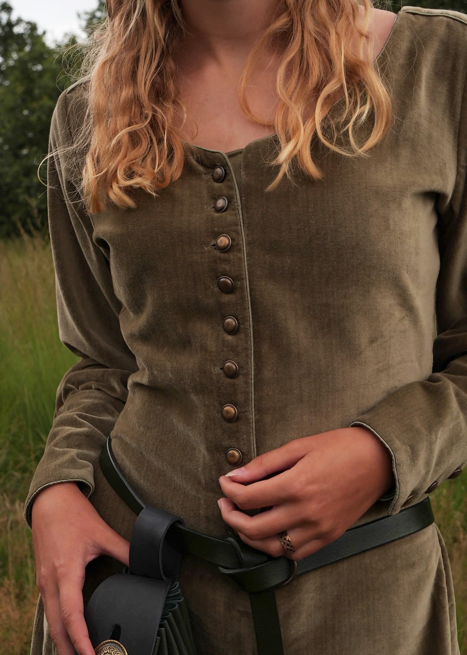 Imagen única de: Cotehardie Isabell De Terciopelo, Vestido Medieval, Verde