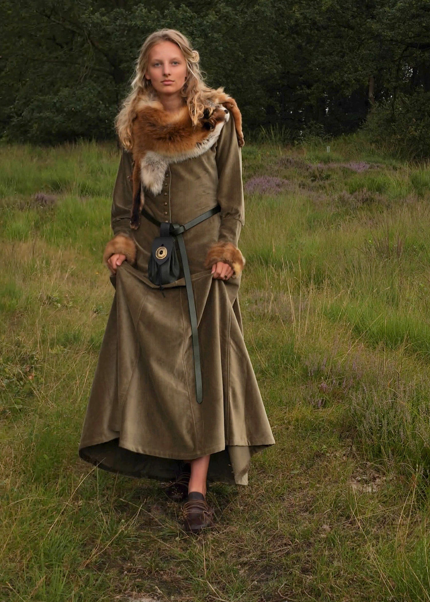Imagen única de: Cotehardie Isabell De Terciopelo, Vestido Medieval, Verde